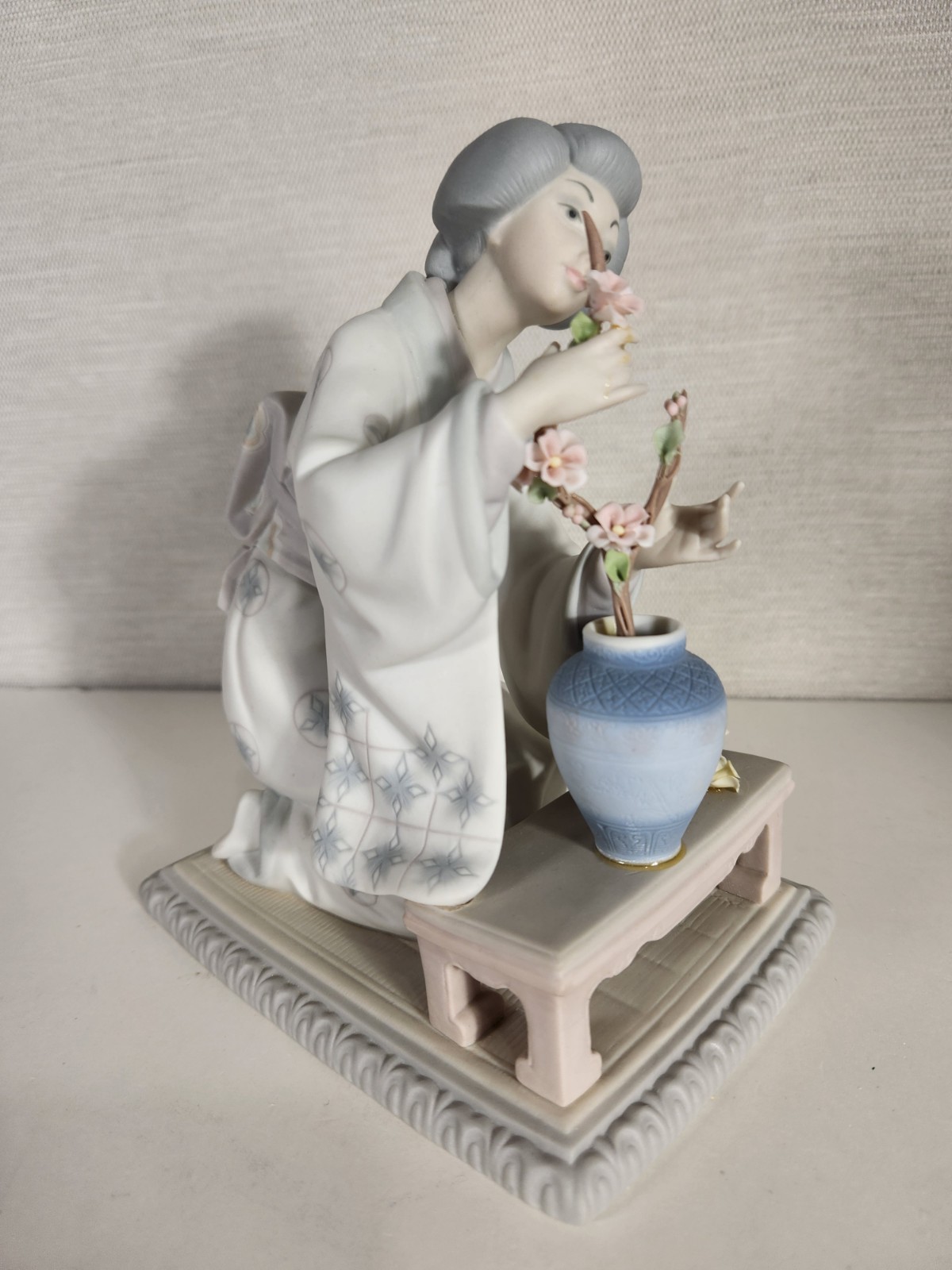 Lladro #4840 Matte Japanese Girl Decorating Geisha Flower Arranger Figurine Ret.