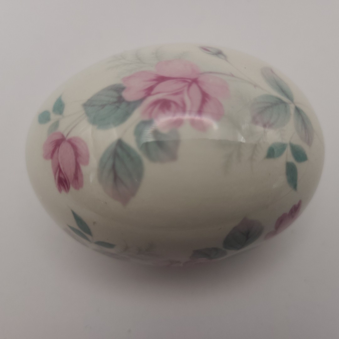 The Egg Lady Decorative Painted Porcelain Ceramic Egg Floral Design Vtg 2.5″