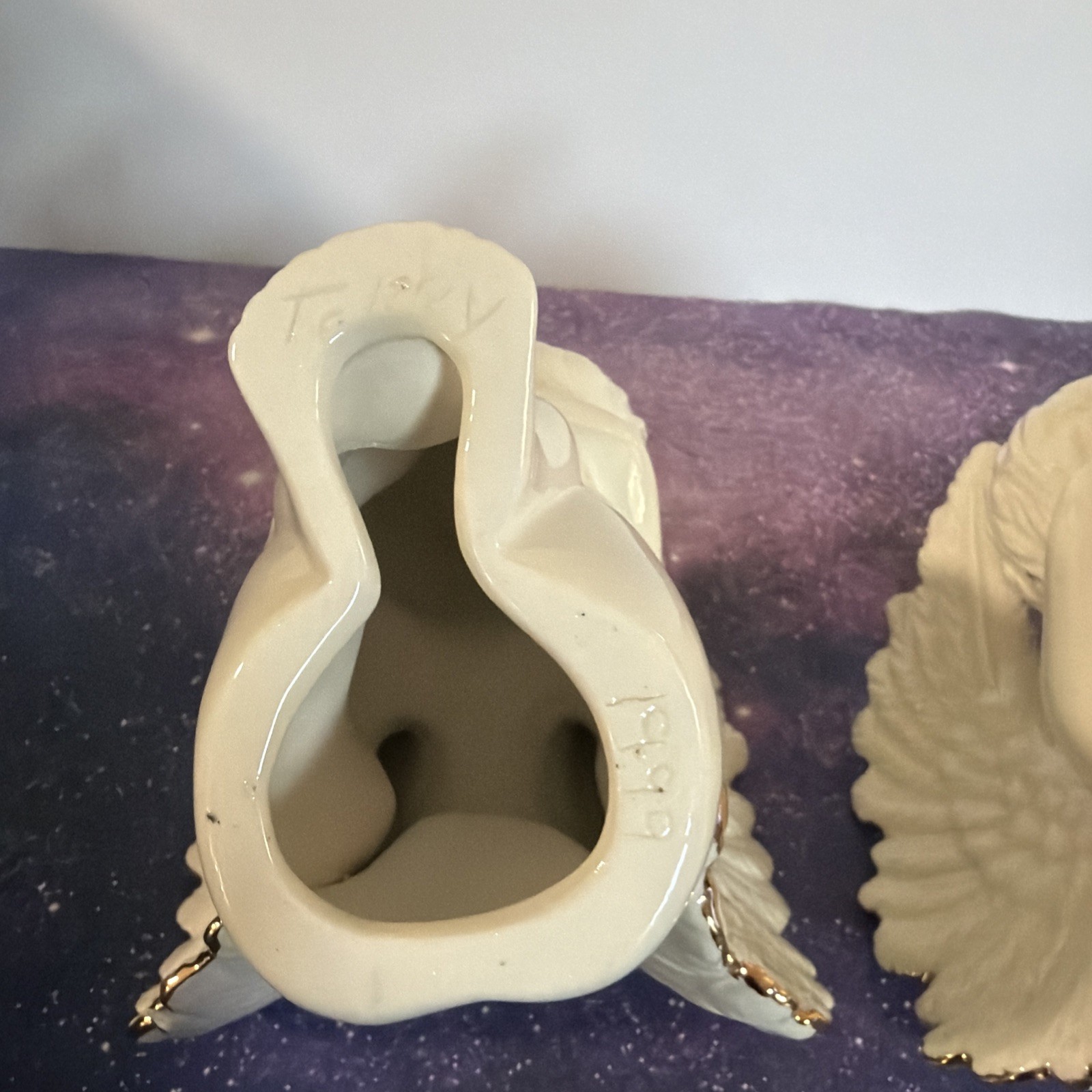 VTG Set Of 2 Porcelain Cream Angel Cherub Wings Gold Trim Table Figurines *READ*
