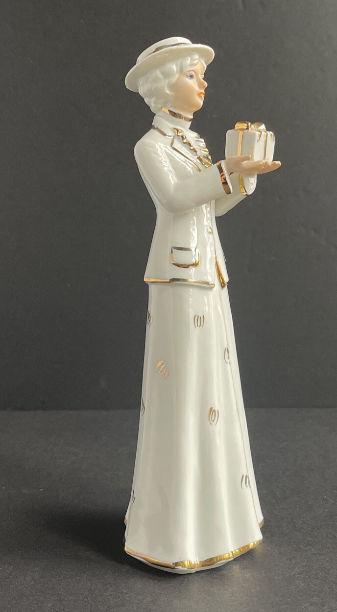 Vtg Piero Elegant Lady w/ Present – Gold Trimmed Porcelain Figurine *SEE PHOTOS*