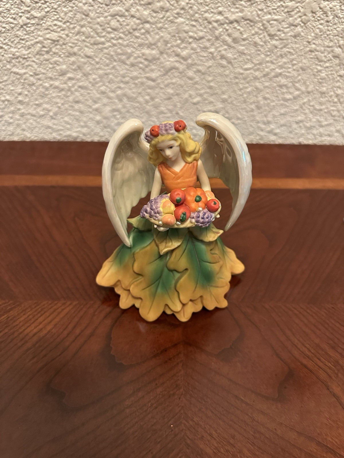Gorgeous “Autumn Leaves” Vintage 2006 Angel Figurine!