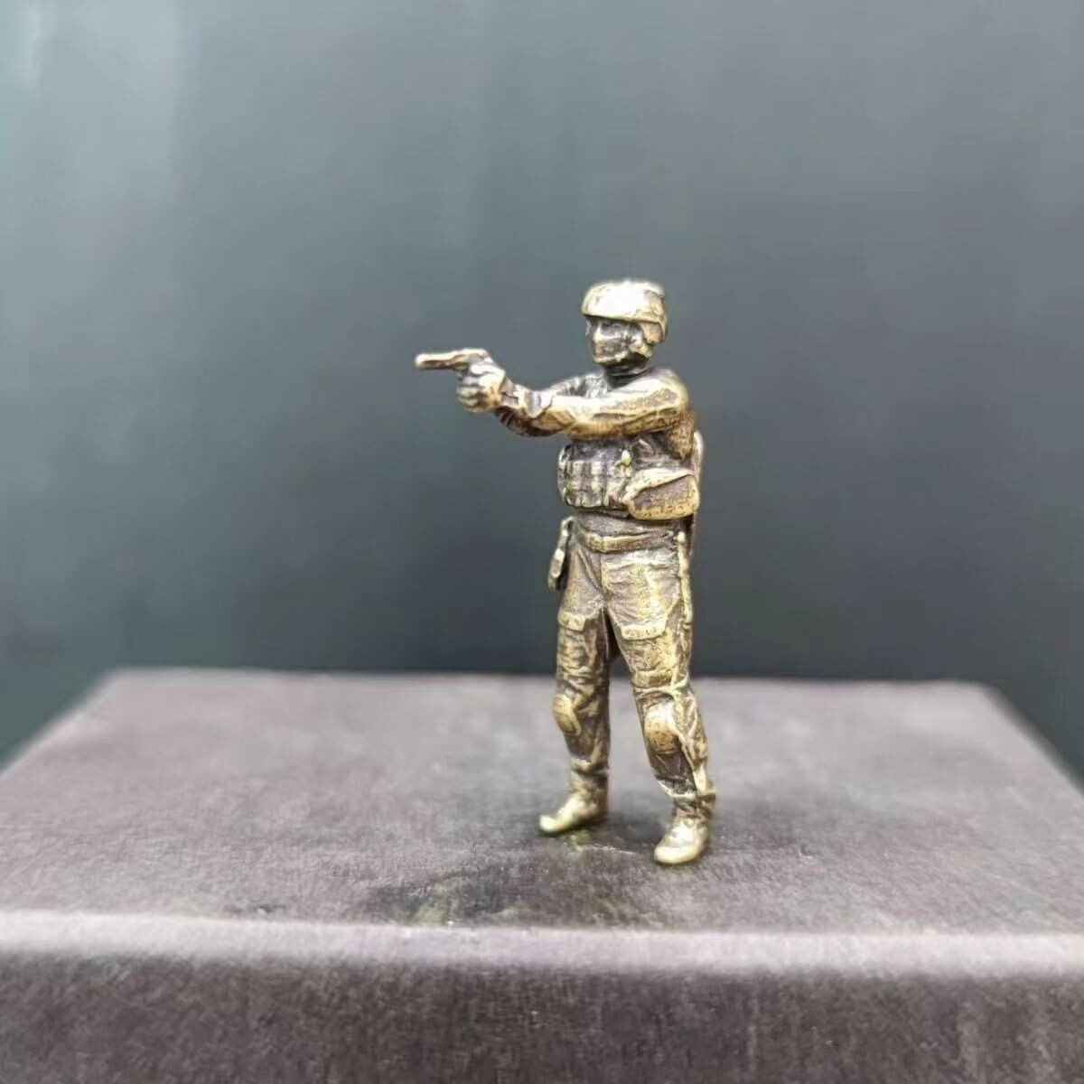 Solid Brass Modern U.S. Army Pistol Elite Special Forces Soldier Model Ornament