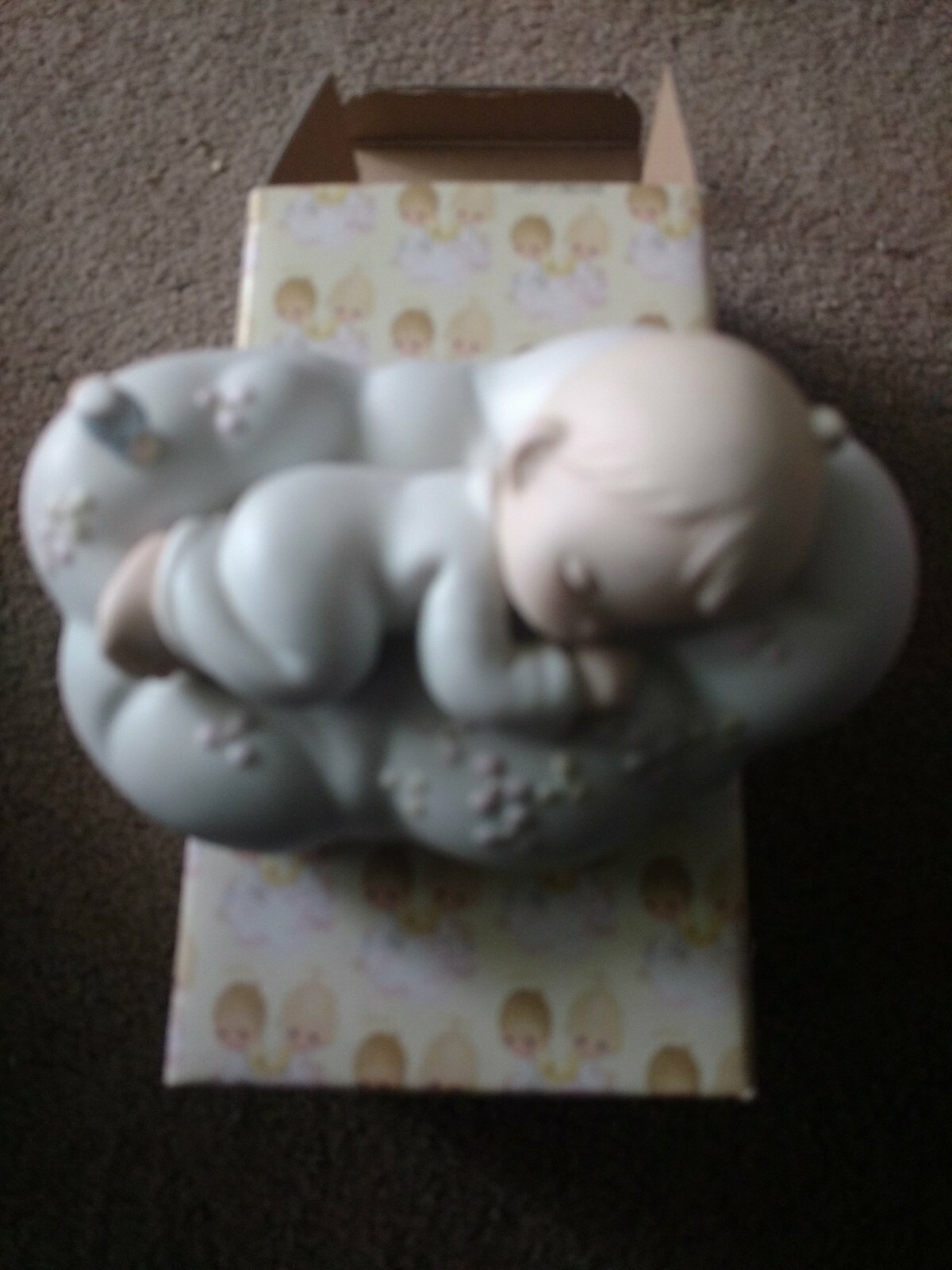 Precious Moments Figurine 521922 ln box Safe In The Arms Of Jesus