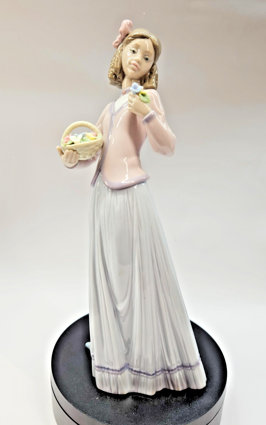 Lladro Figurine: 7644 Innocence in Bloom, Retired – No Box