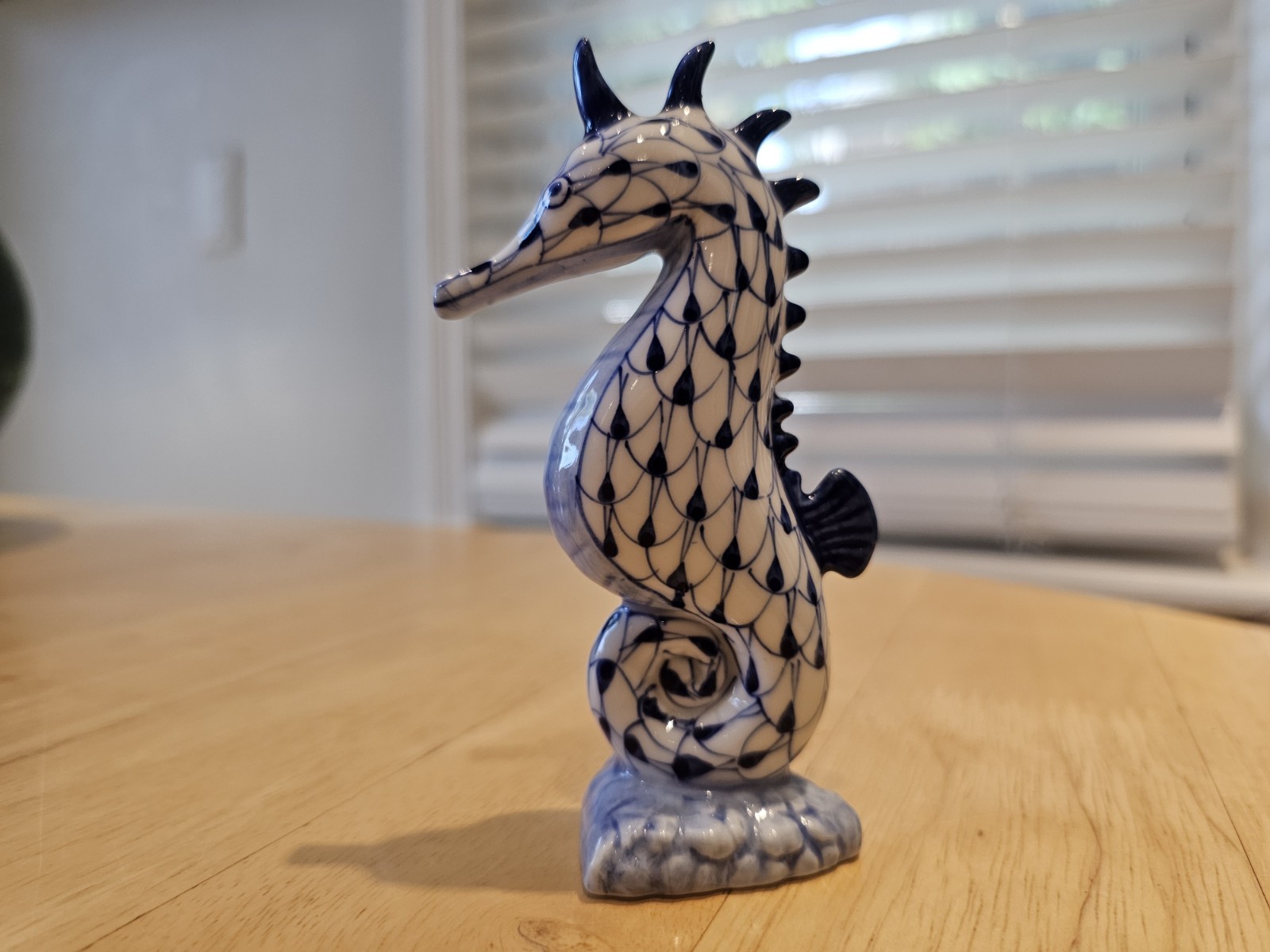 Andrea By Sadek Blue & White Fishnet Seahorse Porcelain 4 5/8″ Figurine