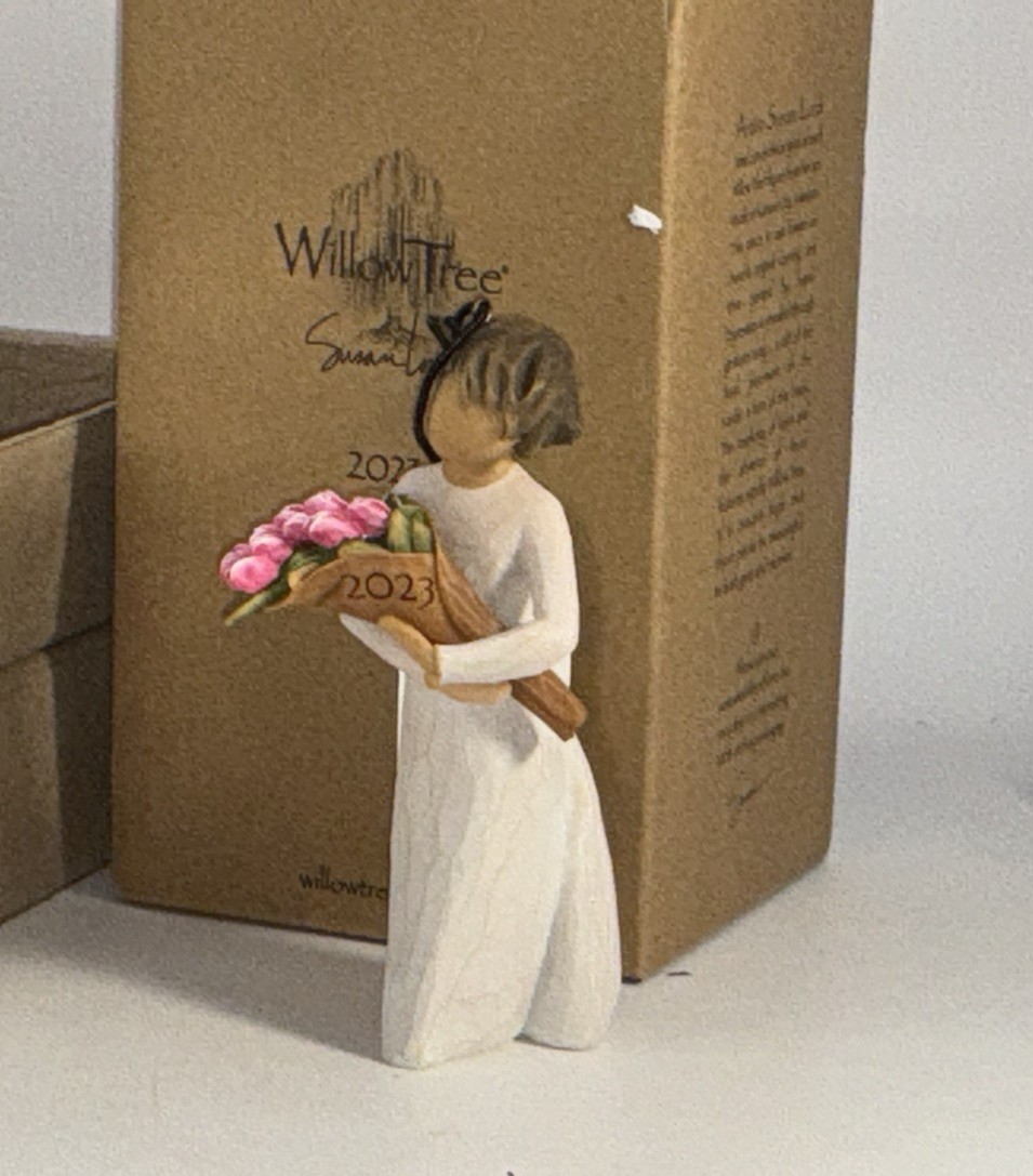 Willow Tree Susan Lordi 2023 Ornament A Bright Gathering Of Memories