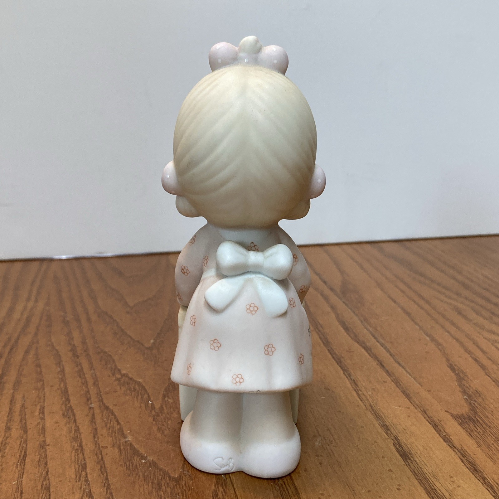Precious Moments Sharing Is Universal Porcelain Figurine 1987 Unboxed