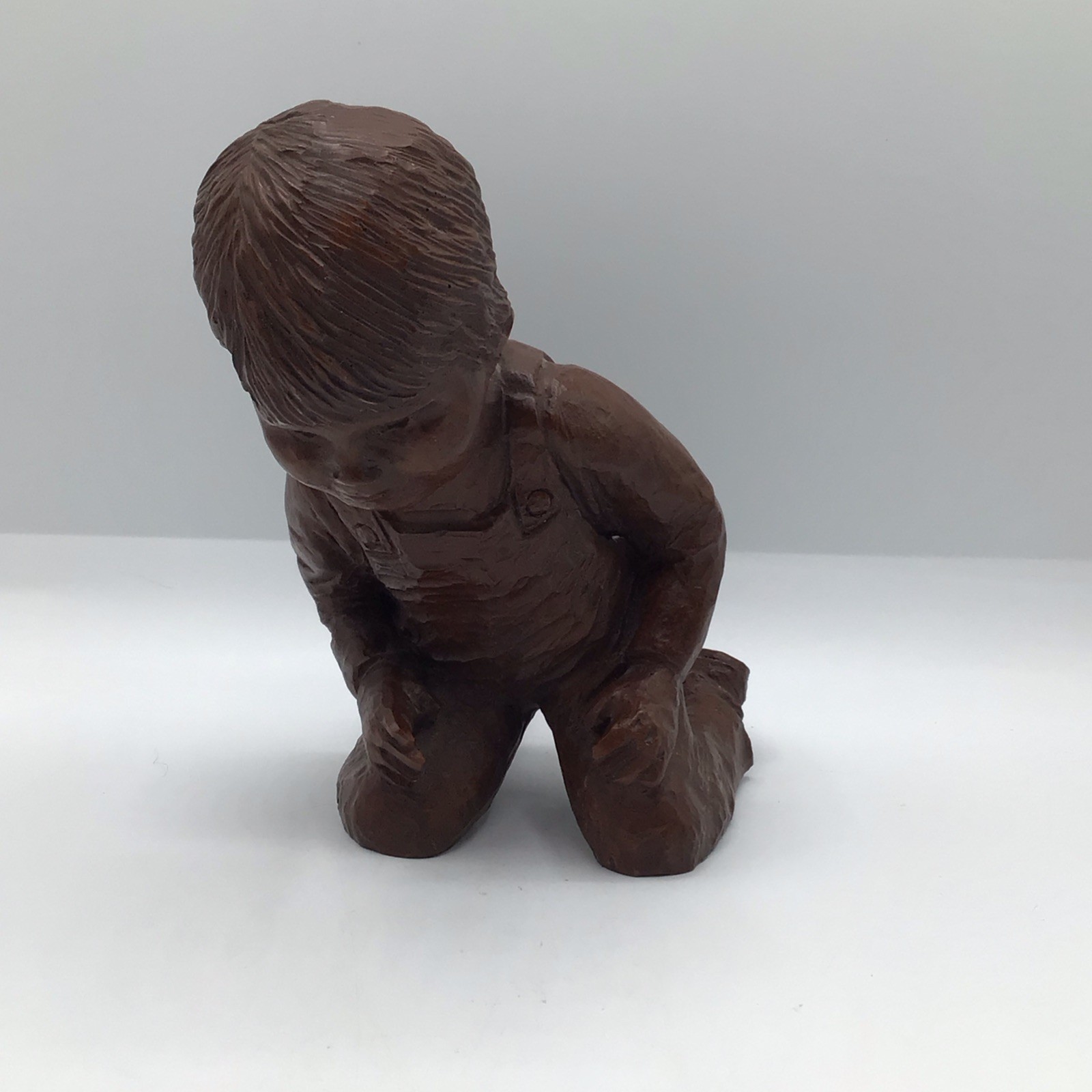 Red Mill Somerville Pecan Shell Resin Kneeling Boy In Overalls