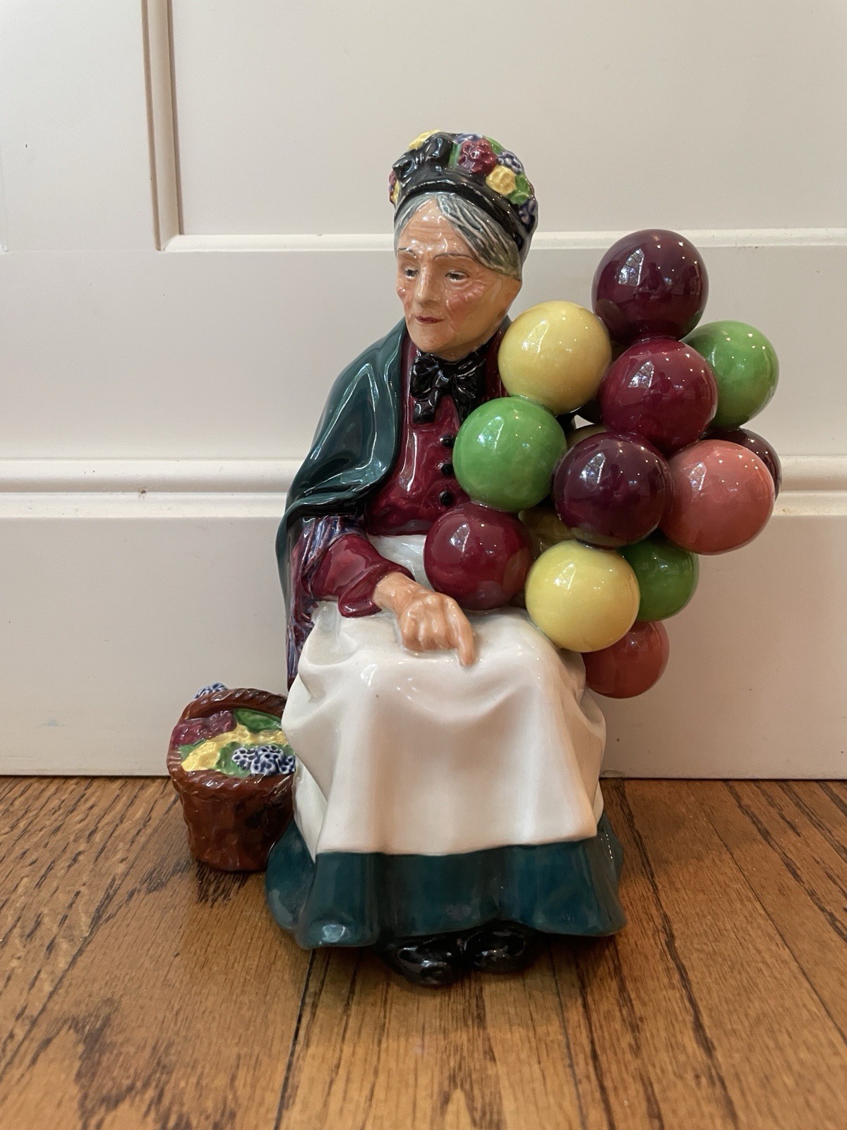 Royal Doulton Vintage The Old Balloon Seller 9″ Figurine HN1315
