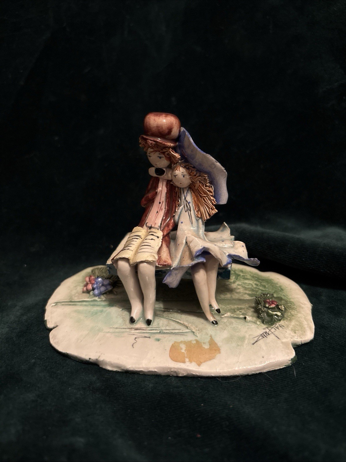 Zampiva Sitting Lovers