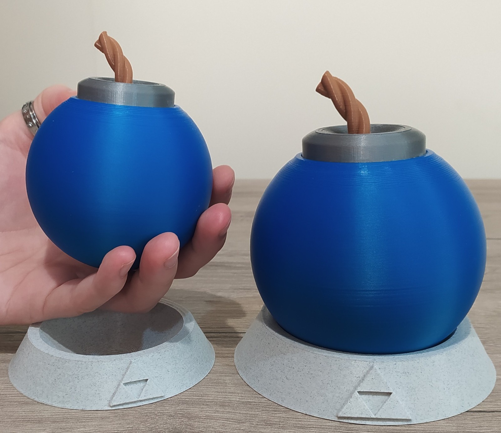 Zelda Bomb Replica Prop with Triforce Stand – Legend of Zelda 3D Printed Decor
