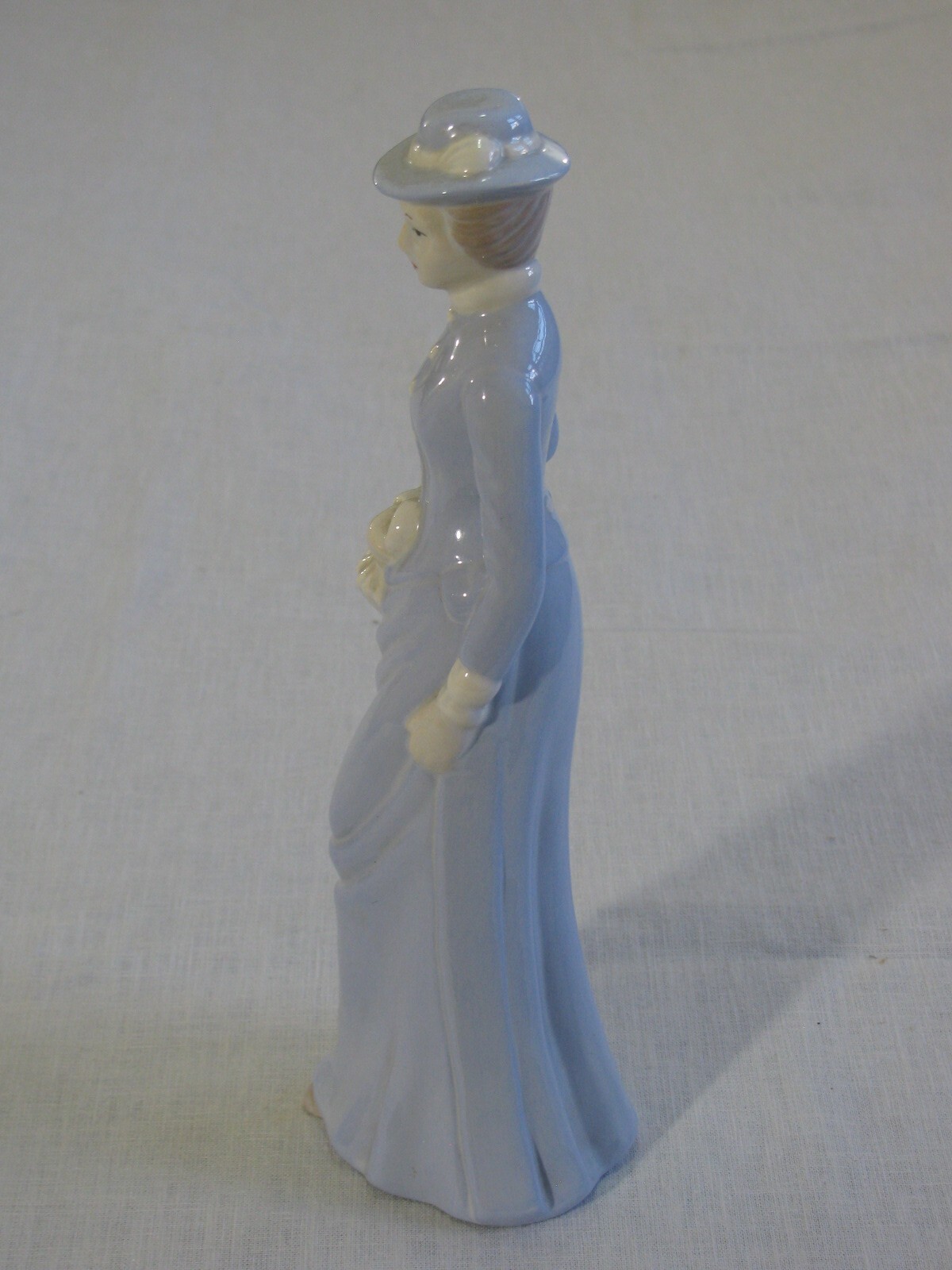 Vtg 10-1/4″ Porcelain Lady in Blue Dress w/Umbrella Figurine, Unmarked r