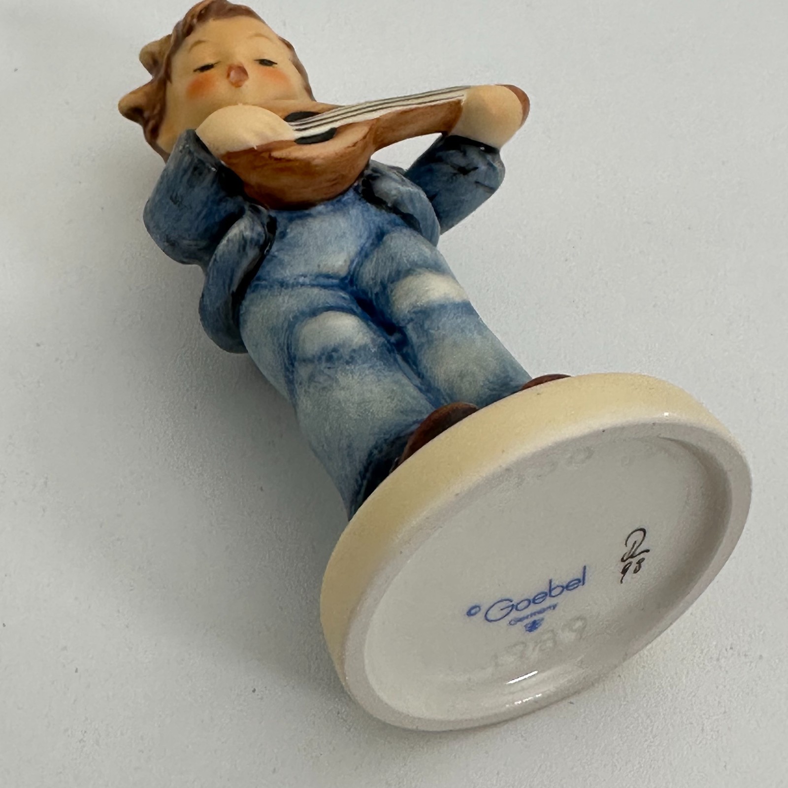 Hummel Little Troubadour #555/0 TMK7 Goebel 4 1/8″ w/Box