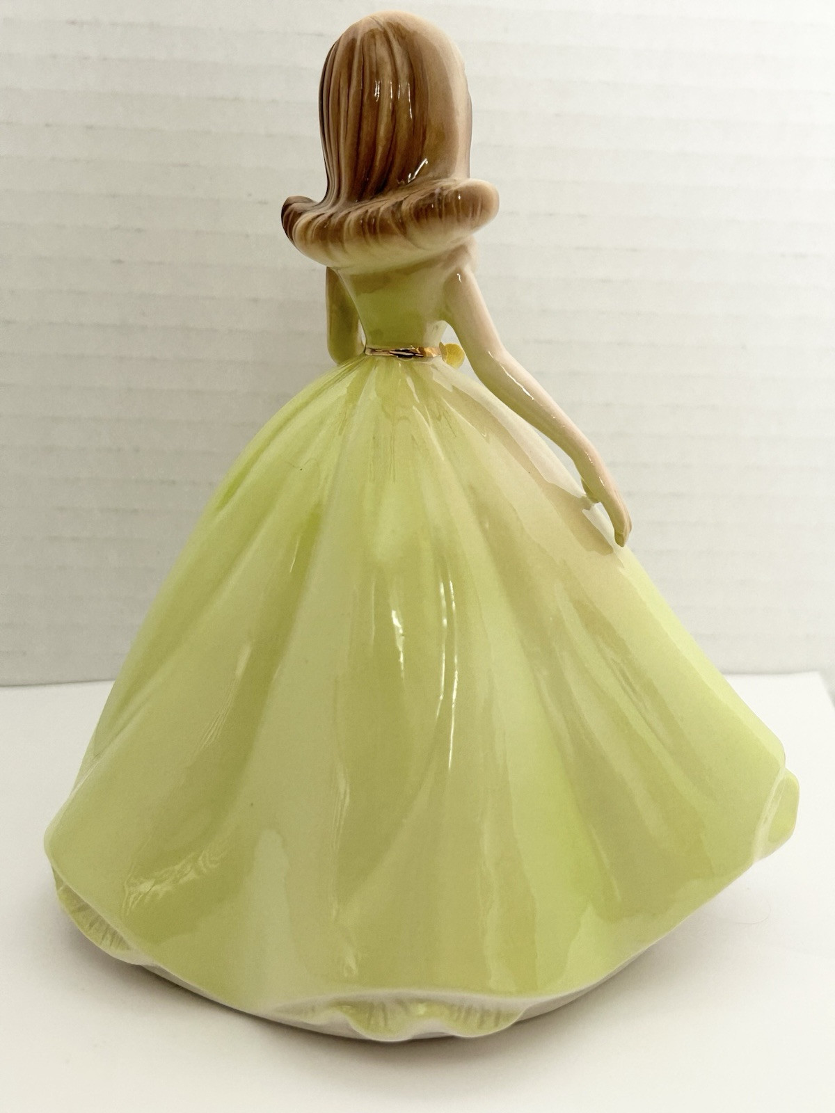 Josef Originals Ladies Of Song The Portrait Series Figurine Green Holding Hat