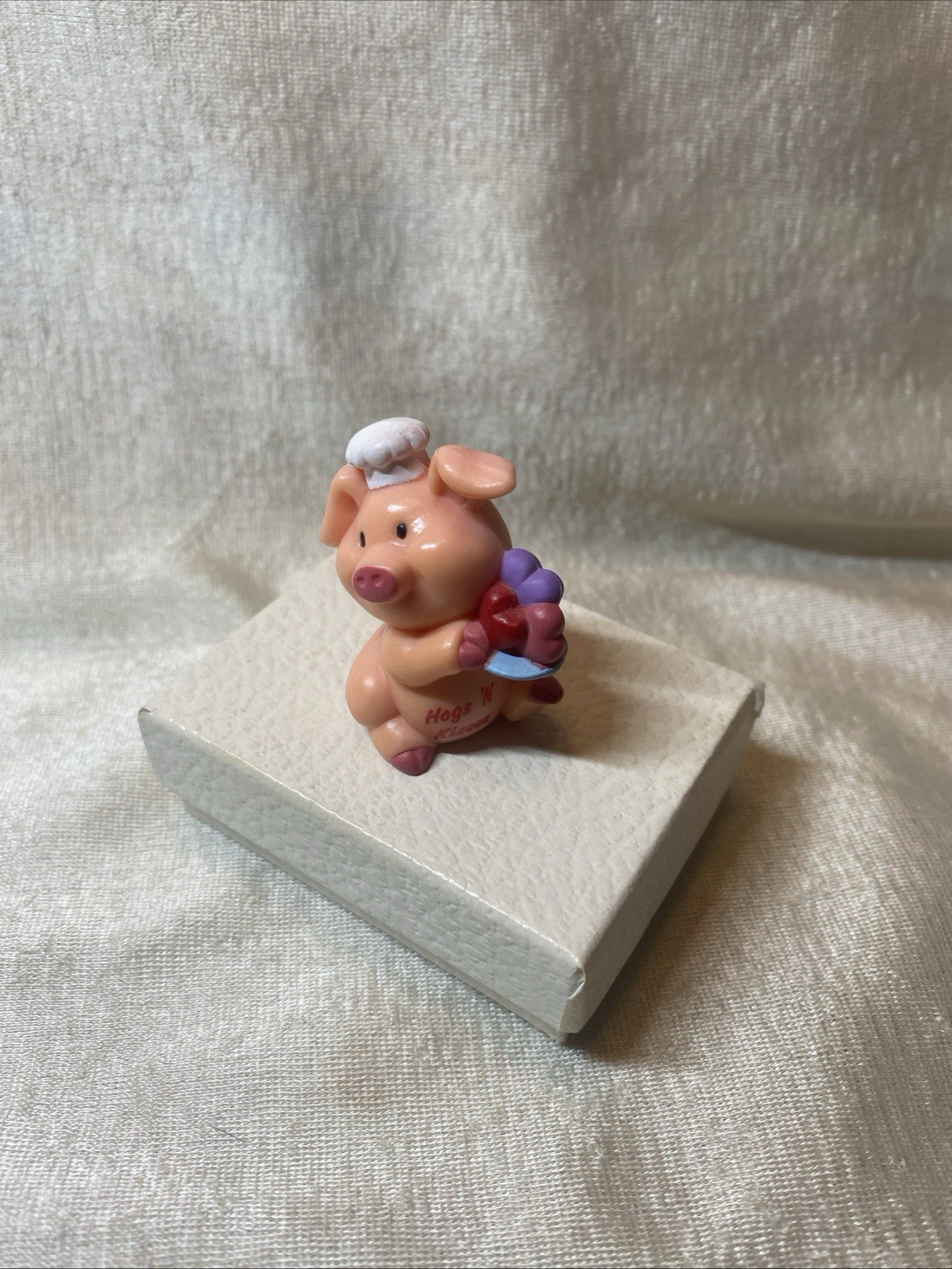 Russ Berrie & Co Hogs & Kisses VTG Pig Figurine Chef Hat Hugs Hearts Valentines