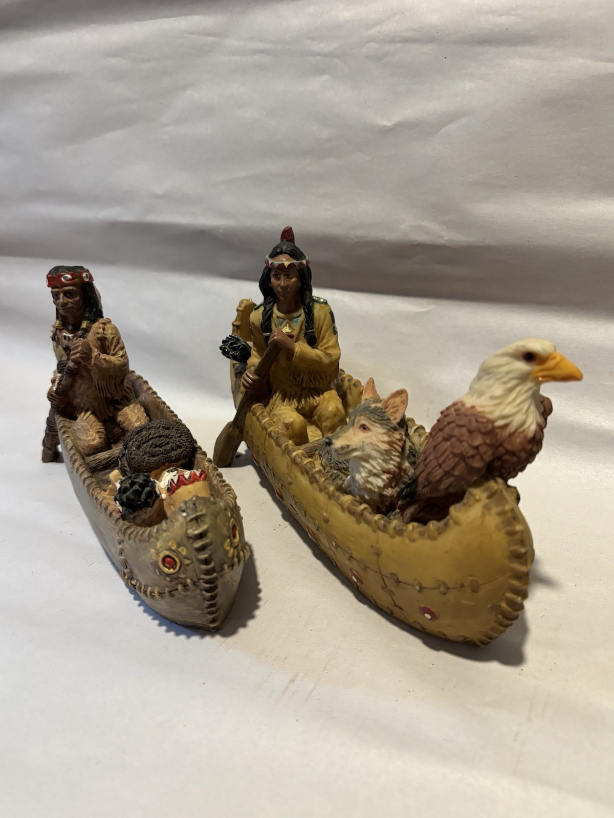 🔥 Vintage Indian Figurines – Canoe W/ Wolf & Eagle ⁉️