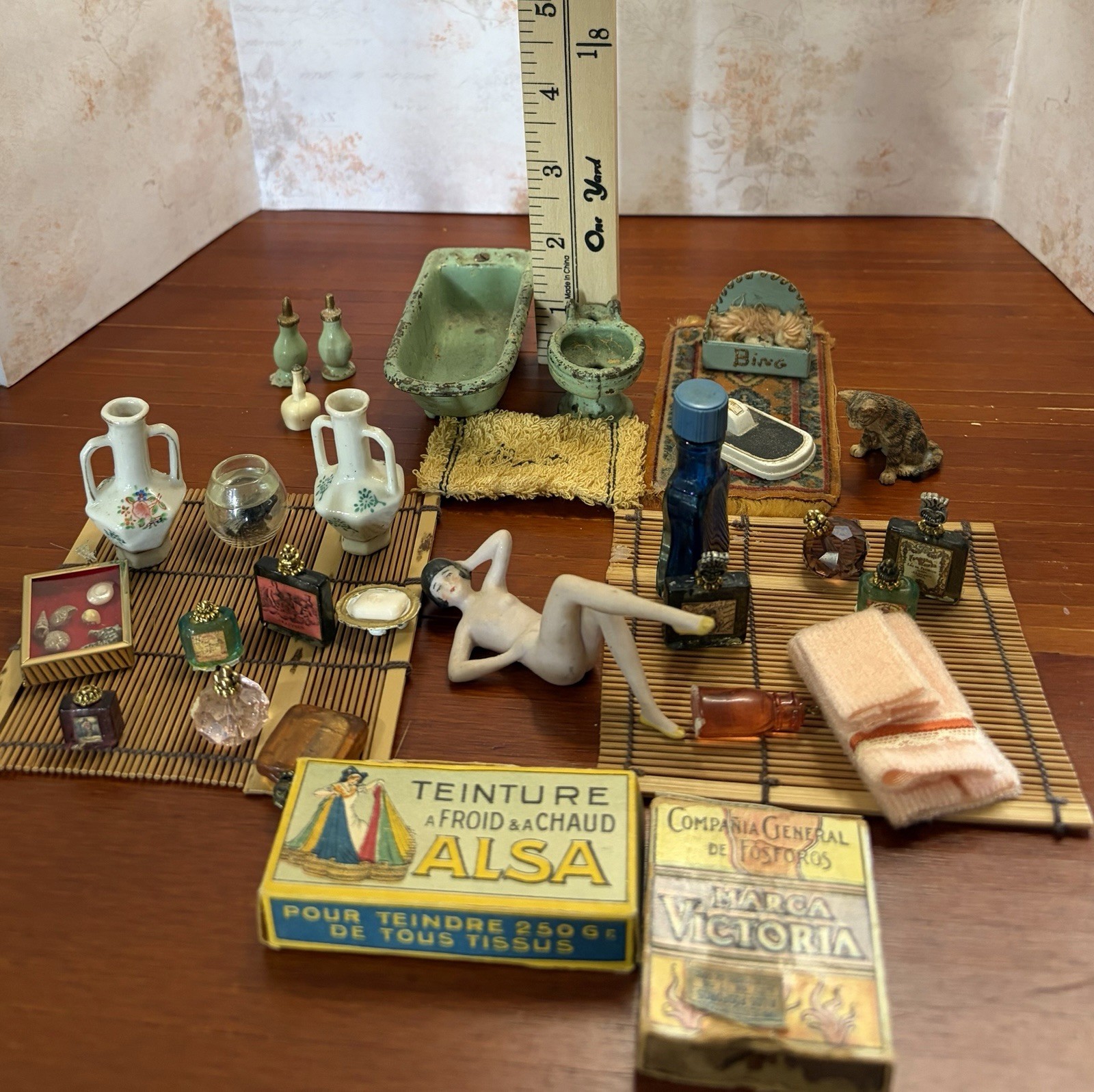 Antique German Tin Dollhouse Bathroom Room Box w/ Nude Bathing Beauty China Set