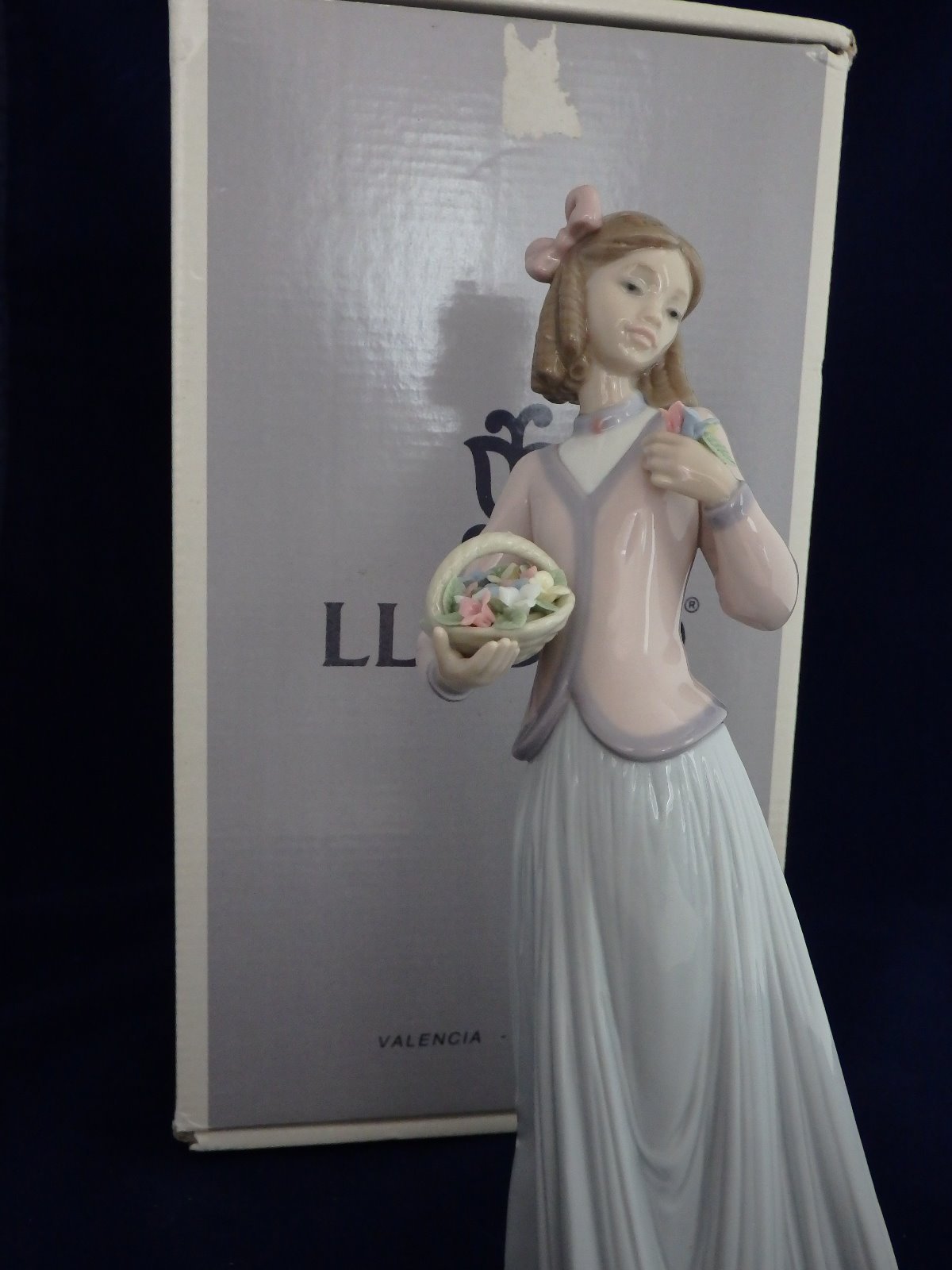 Lladro #7644 Innocence In Bloom w/ BOX