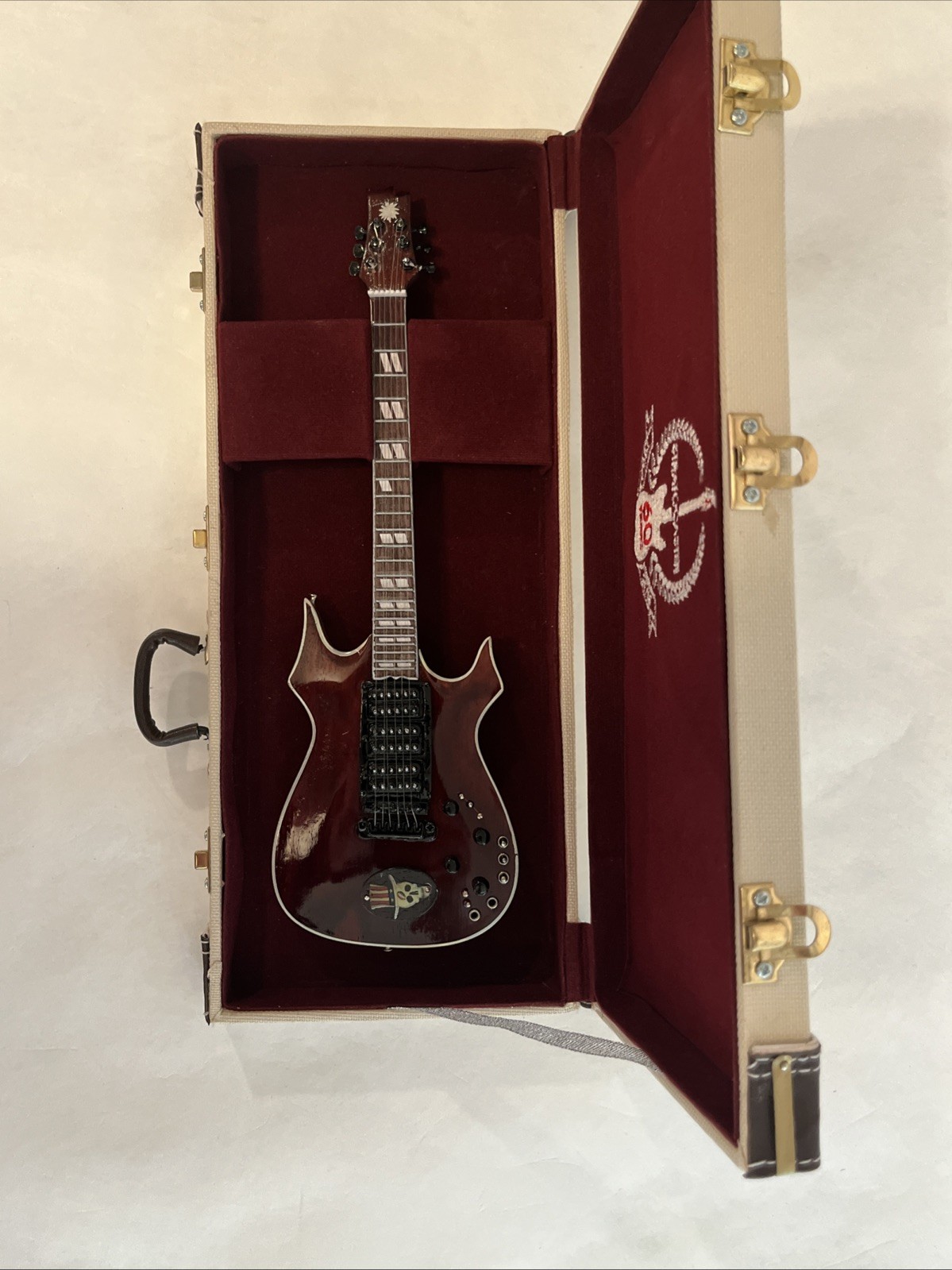 Axe Heaven Jerry Garcia Tophat Miniature Guitar Replica – Case Included