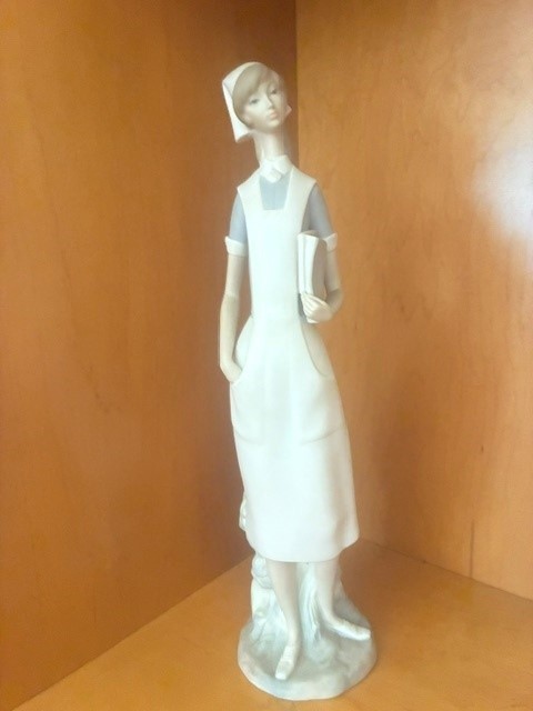 Lladro Nurse Matte Finish #4603 Salvador Furio Retired 1991 Spain Porcelain