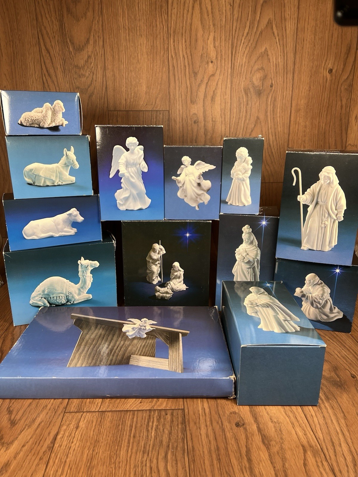Avon Nativity Collectibles 13 Piece White Porcelain Nativity Set Excellent
