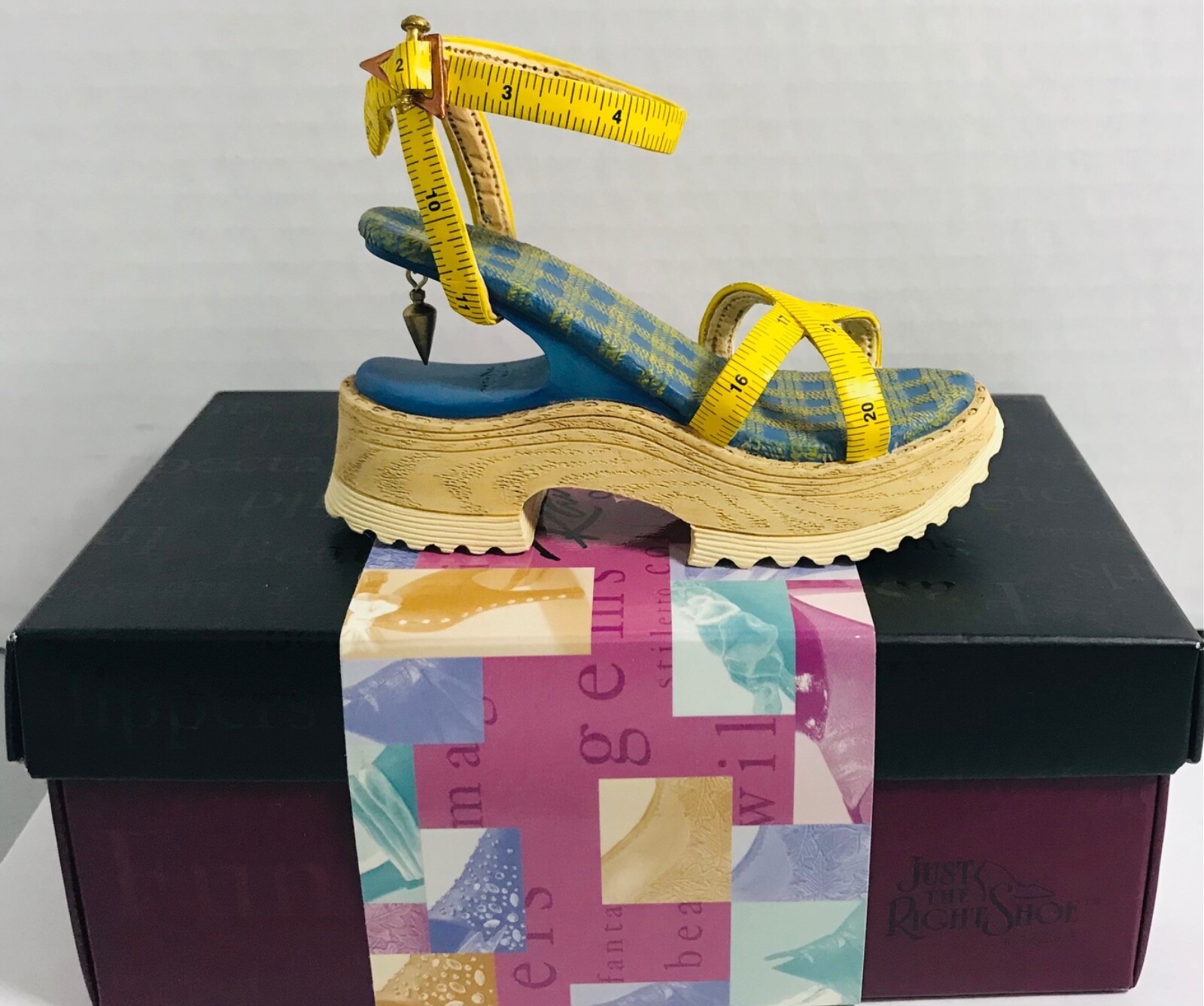 Raine Just the Right Shoe 2001 “Custom Made” Style 25115 Mint in Original Box