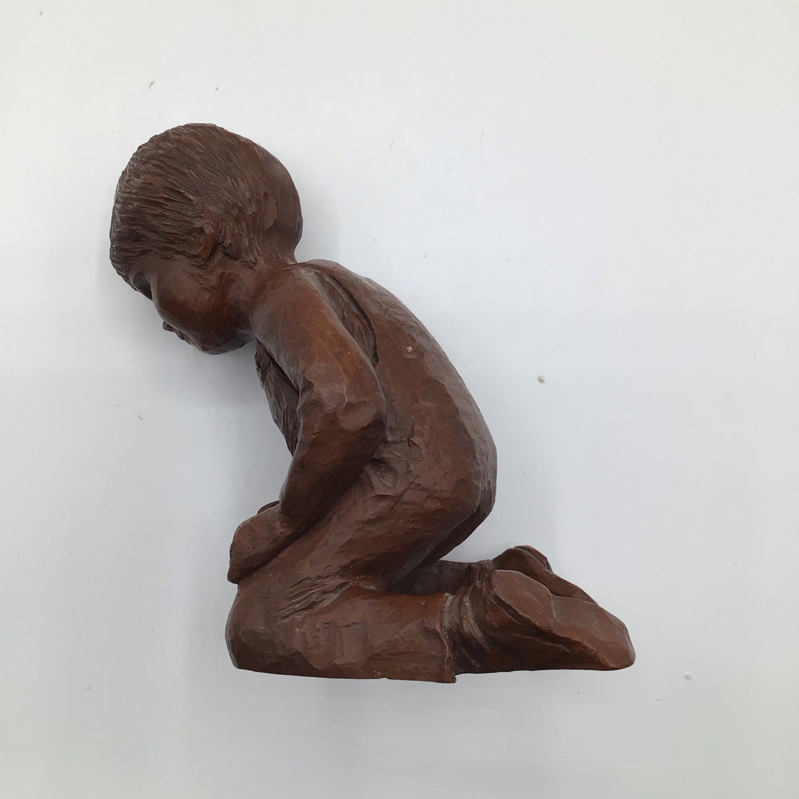 Red Mill Somerville Pecan Shell Resin Kneeling Boy In Overalls