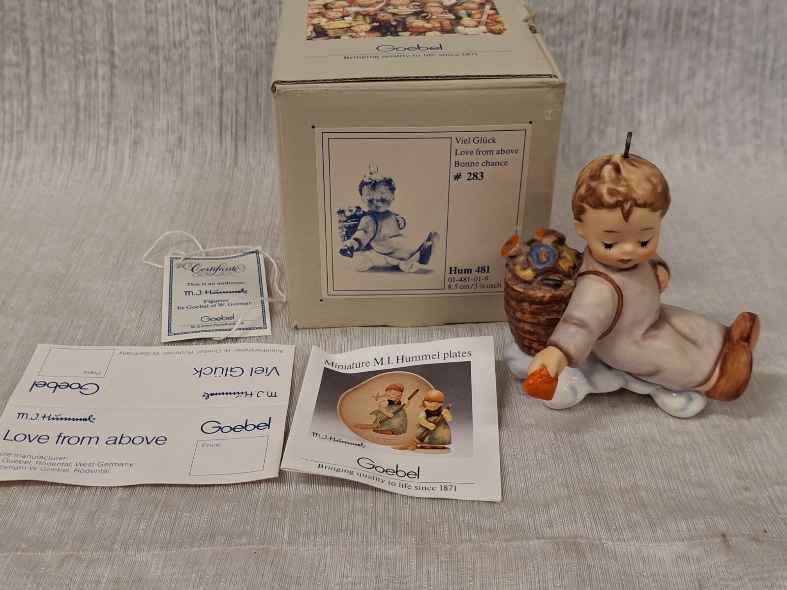 Goebel MI Hummel 255/4/0 A Stitch In Time New Open Box w/Name Card TMK-6 3.375″