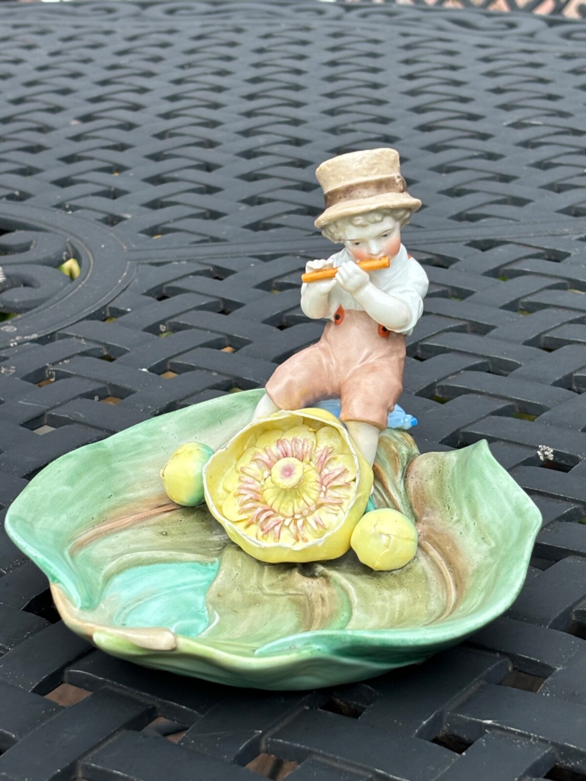 Antique Kister Scheibe – Albach Pied Piper porcelain figurine. 1887-1905
