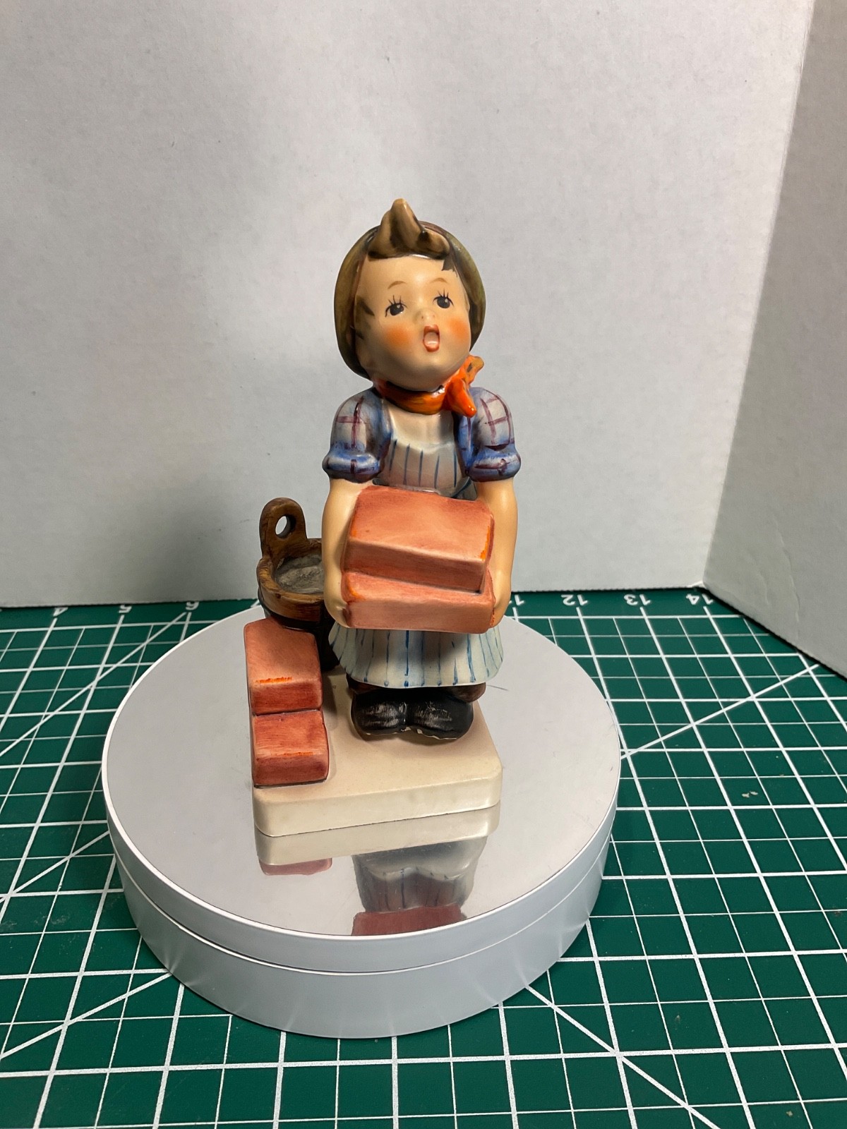Hummel The Builder #305 TMK 4, 5 1/2″ Tall Figurine – free shipping
