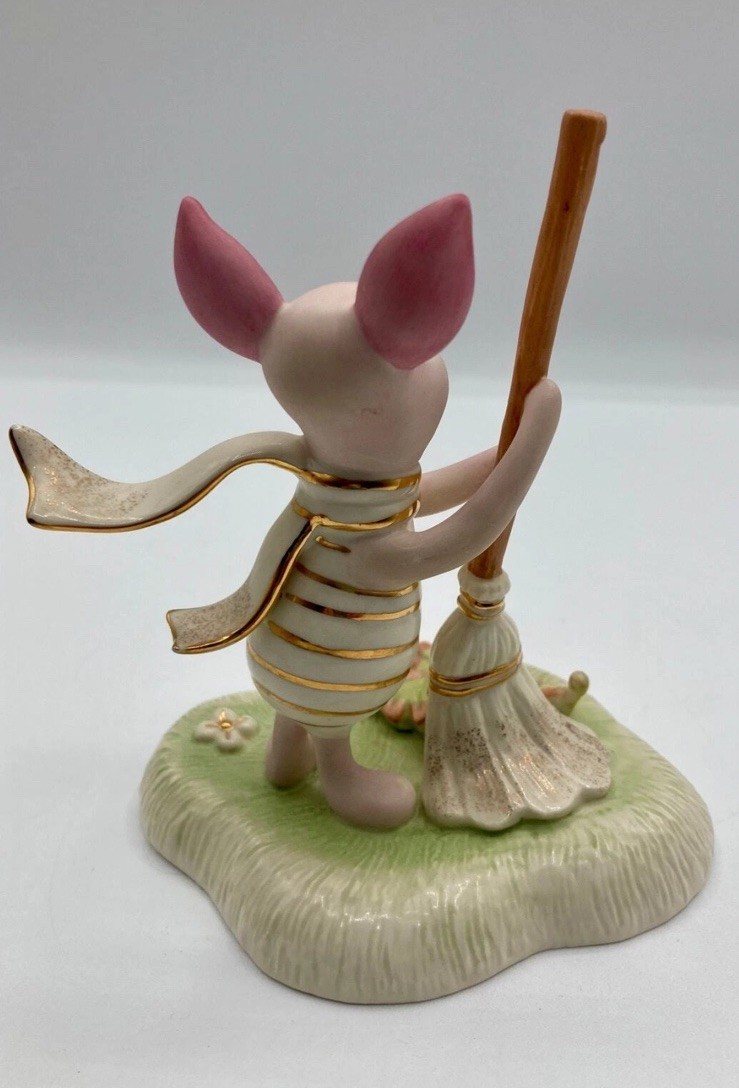 Lenox Walt Disney Showcase Piglet’s Clean Sweep Figurine Winnie The Pooh NEW COA