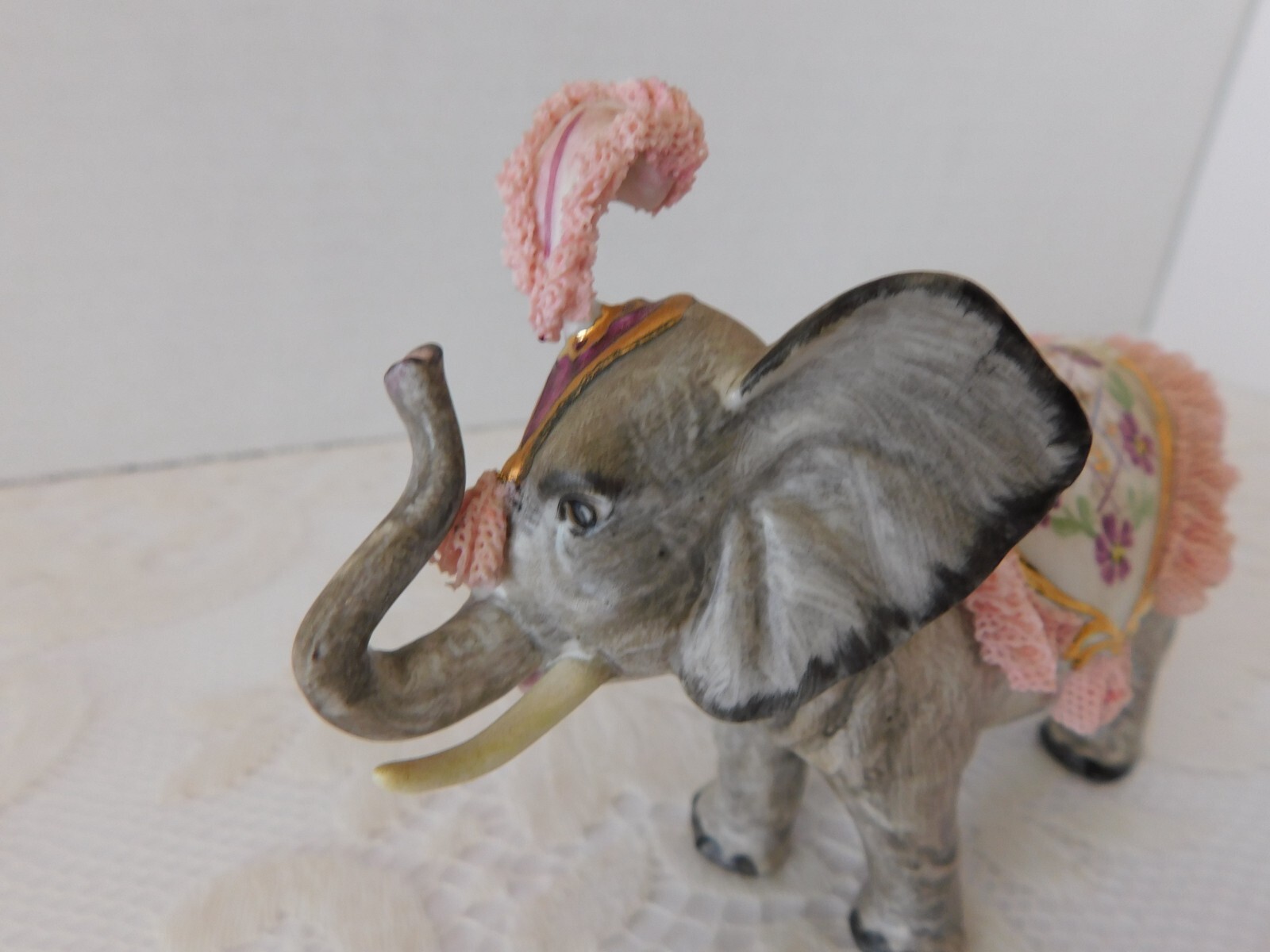 MULLER VOLKSTEDT IRISH DRESDEN FIGURE PORCELAIN LACE – CIRCUS ELEPHANT +BLANKET