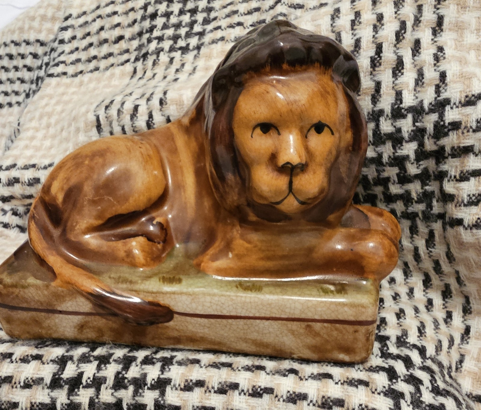 Beautiful Vintage* 5.5 ” English Staffordshire Lion* Glossy*EXCELLENT COND