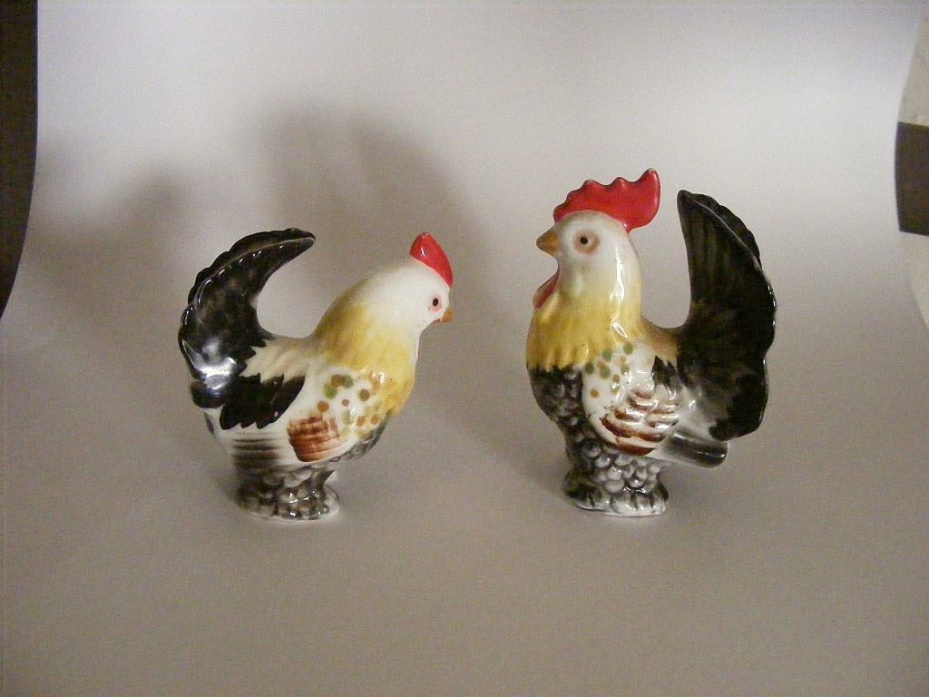 Vtg Rooster Hen Chicken Figurines Bone Miniature 2 1/4″ Porcelain Ceramic HR?