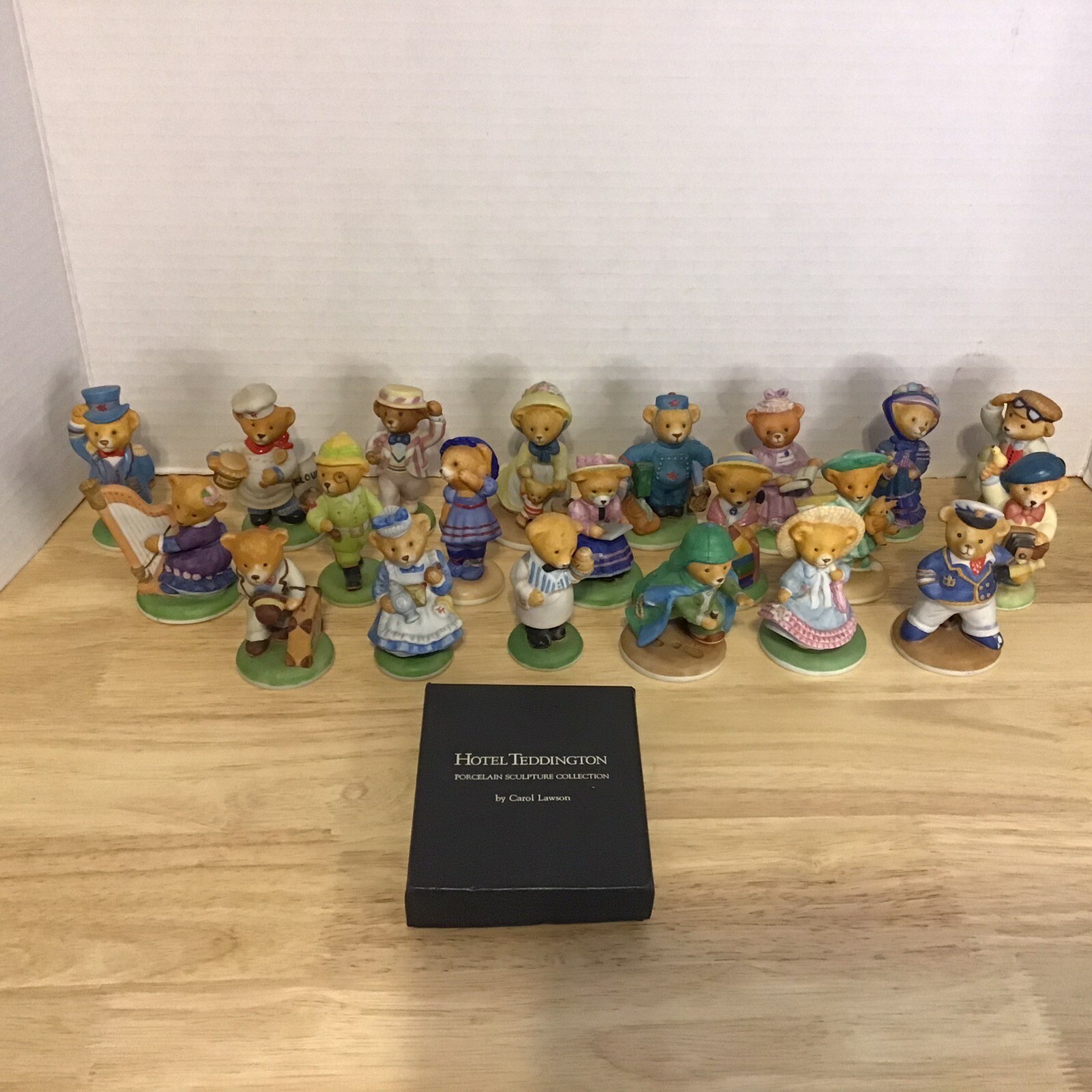 JOBLOT 1986 Franklin Mint Hotel Teddington Porcelain Bear Figurines 21 & Cards