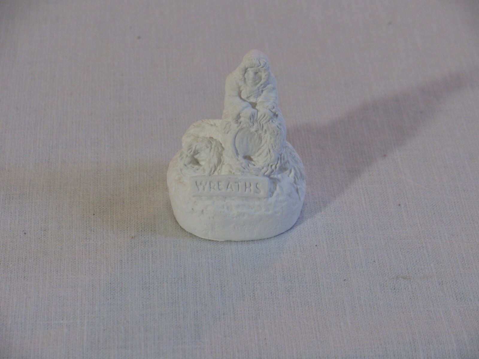 Vtg Mini Unpainted Paintable Ceramic Wreath Seller Figurine, Michaels Stores rr