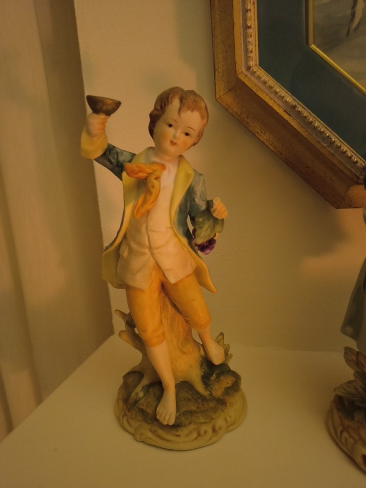 Ethan Allan American Traditional Interiors Boy & Girl W/Grapes Figurines 3211A