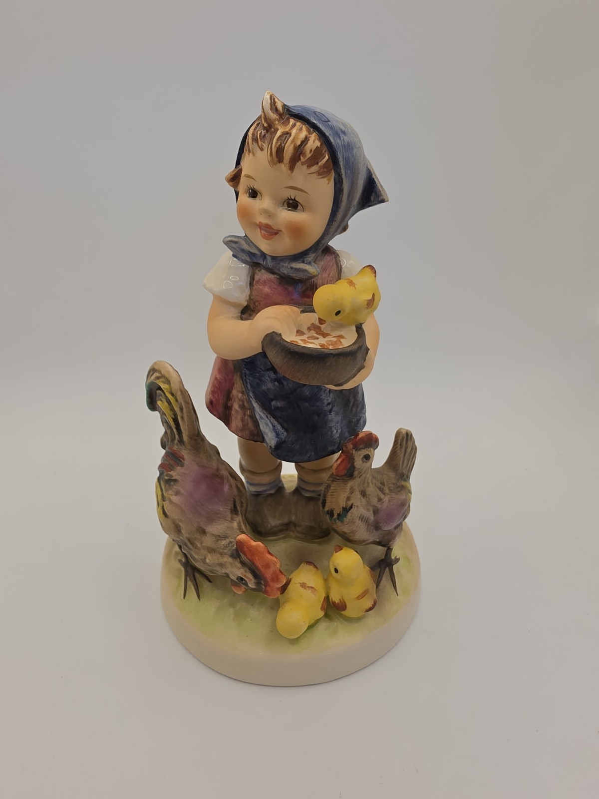 Goebel HUMMEL W. Germany 5.5″ Figurine 199/1 FEEDING TIME Girl Feeding Chickens