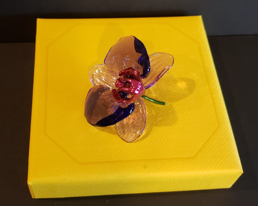 Swarovski Crystal Figurine 2024 SCS Idyllia Orchid Petal – 5669354 – READ