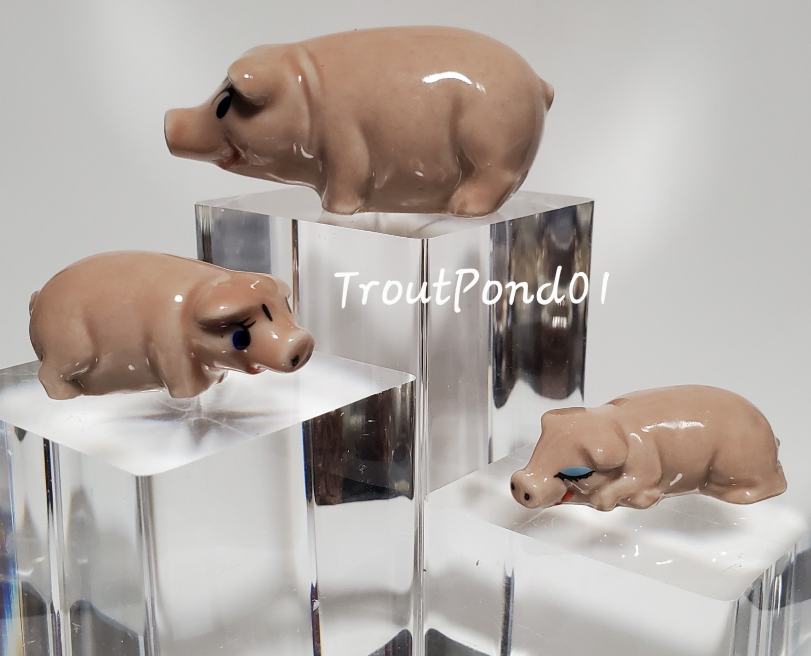 Wade Whimsies Pig Family Porcelain Figurine Set of 3 Pig Happy Families 1984 -87