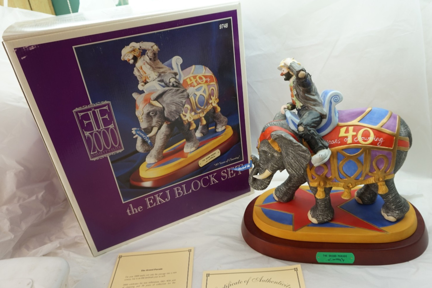 EMMETT KELLY JR FIGURINE GRAND PARADE ELEPHANT LTD ED COA 550/1500 MIB 13in TALL