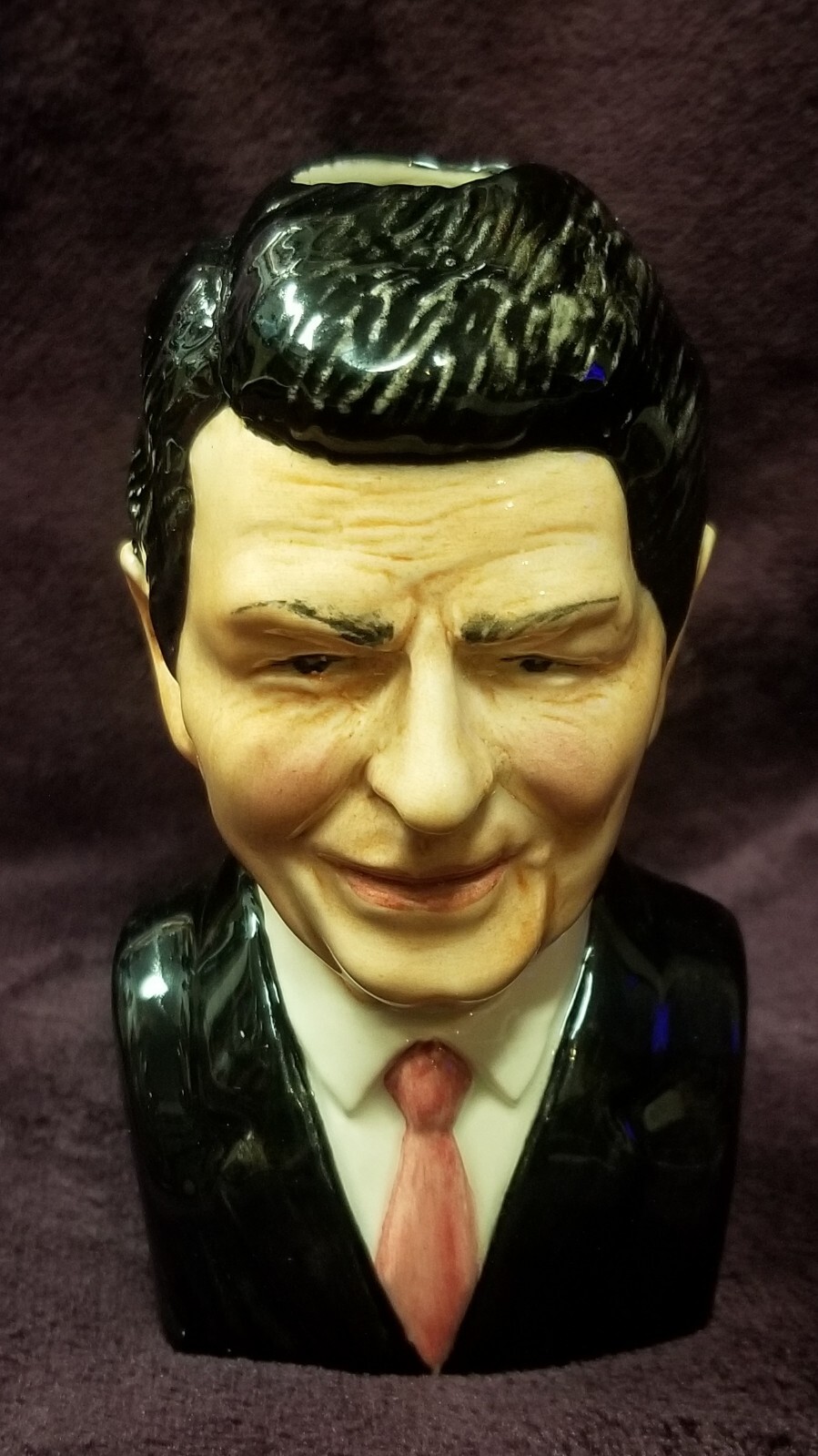 NEW RARE USA 40 PRESIDENT RONALD REAGAN BAIRSTOW MANOR POTTERY JUG GOLD SILVER