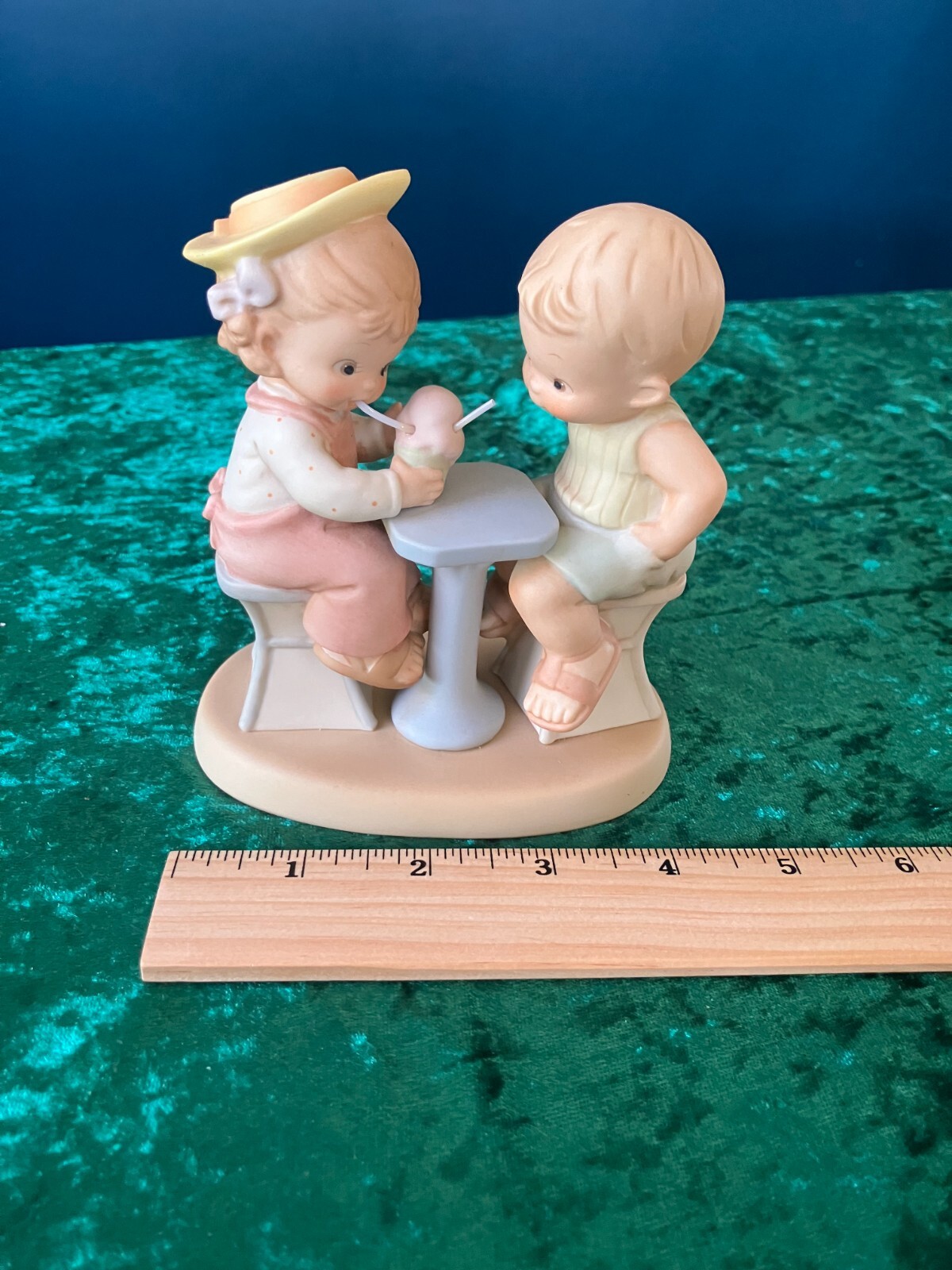 Memories of Yesterday: Friendship is Meant to Be Shared #602922 w/ Box 1994