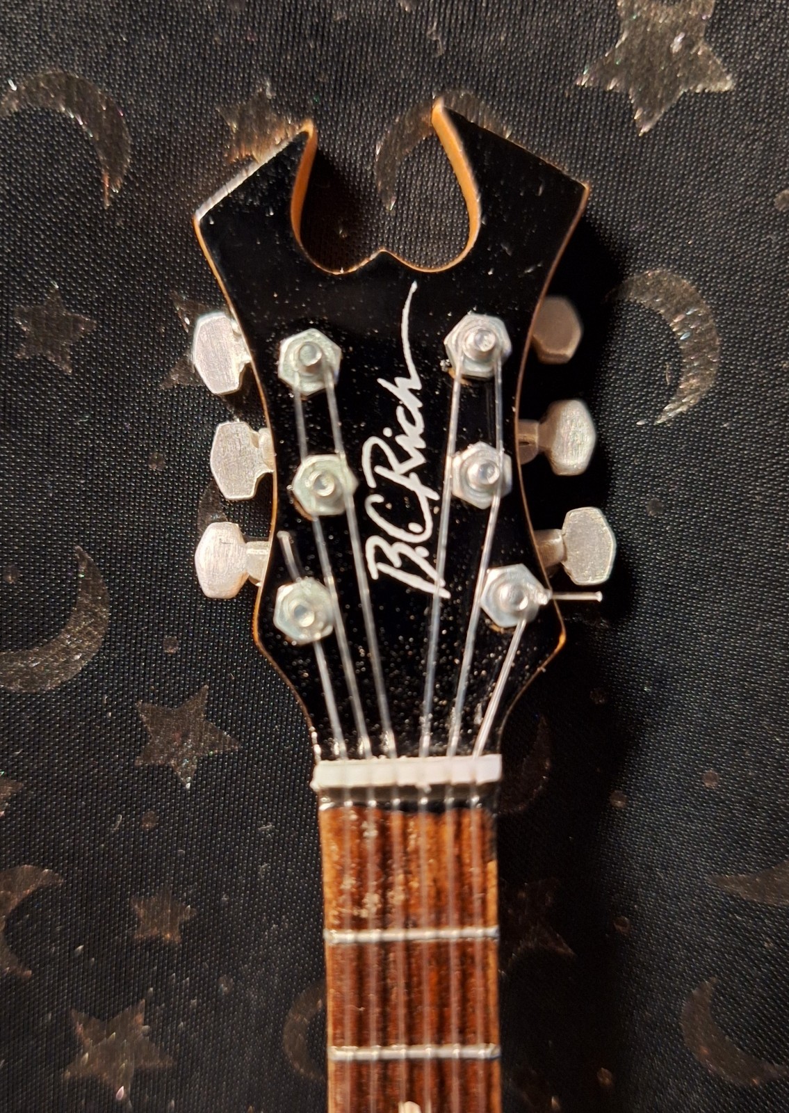 Axe Heaven Miniature Guitars Eddie Stranger Things B.C. Rich Warlock – NIB