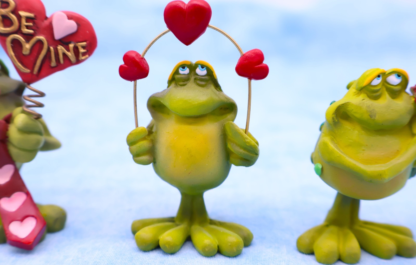 Douglas Valentine Frog Figurines Lot of 3 – Be Mine Heart Rose – Resin Decor