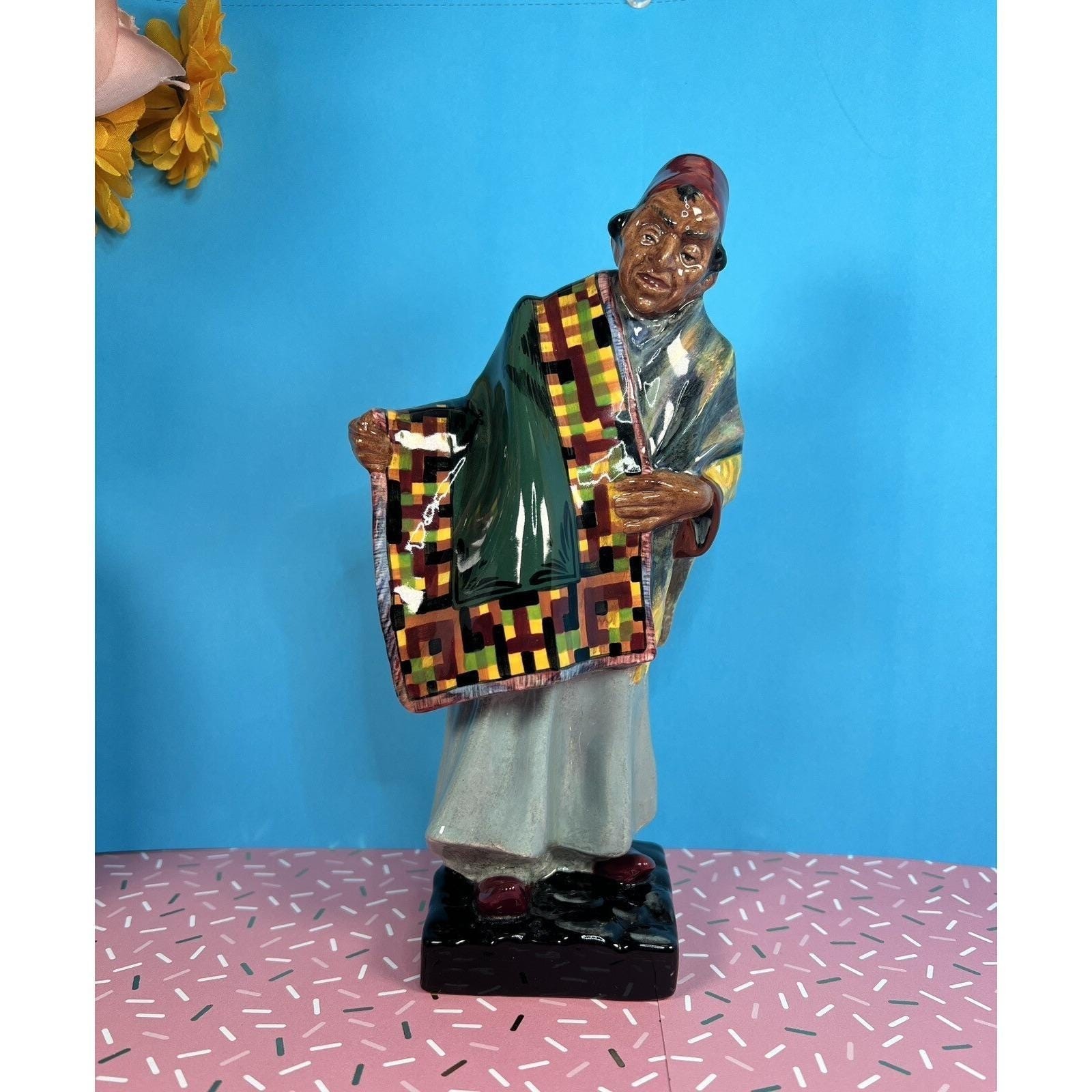 Royal Doulton Vintage Figurine “The Carpet Seller” HN 1464 Excellent Condition