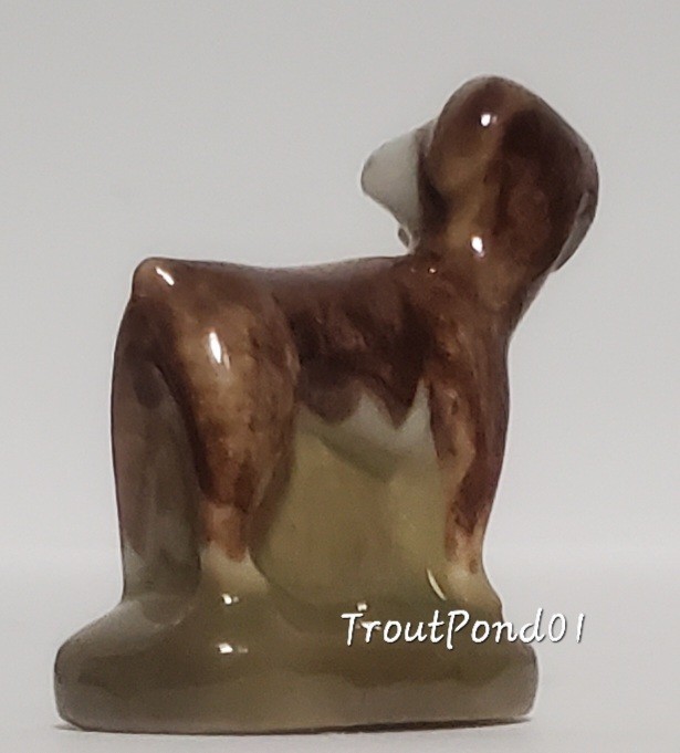 Wade Whimsies Boxer Dog Figurine Family Pets Dogs Set 7 2005 w/ Dark Green Base
