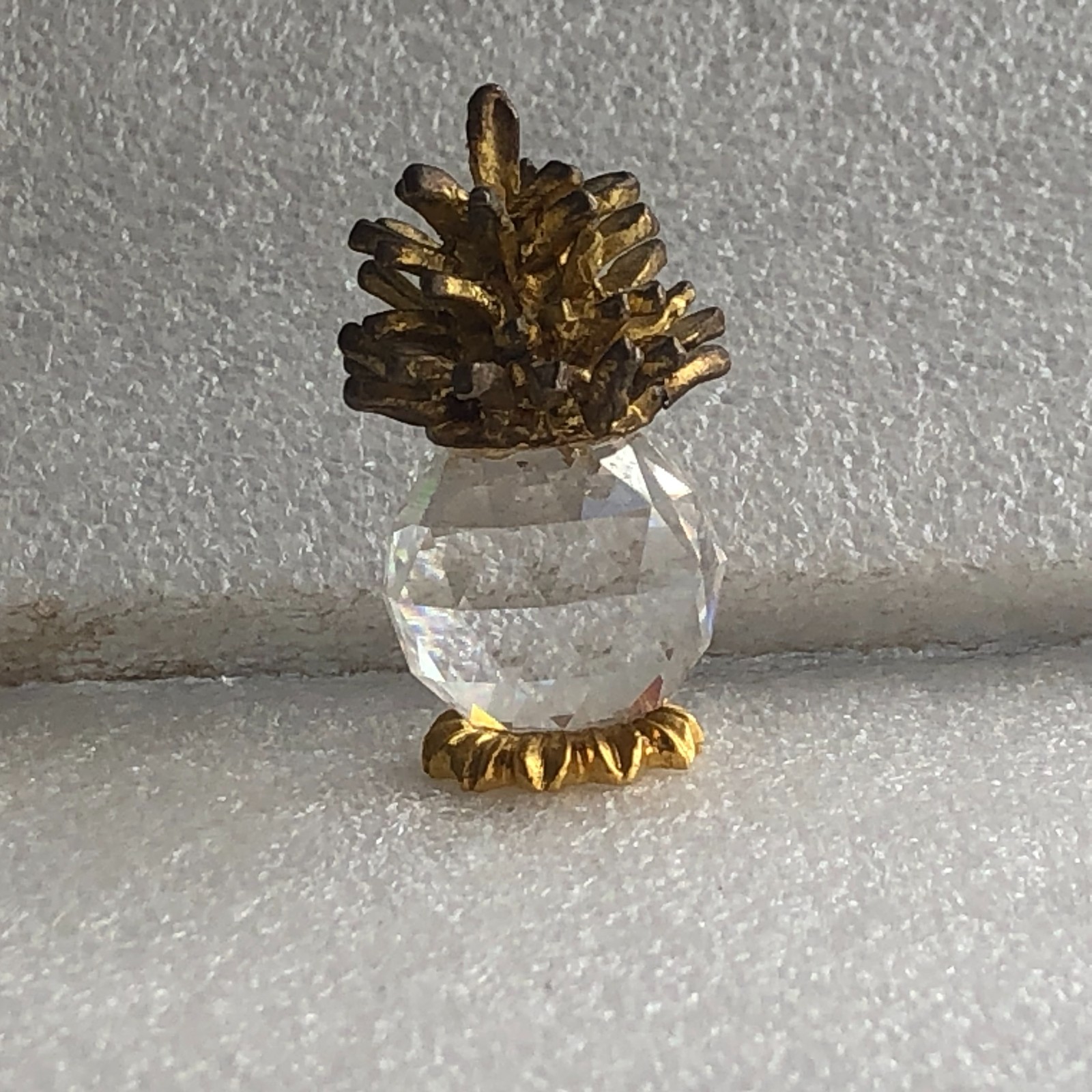 Kenzo Atari Mini Crystal Pineapple Fruit w/Gold Toned Leaves 1″ Tall 1990’s