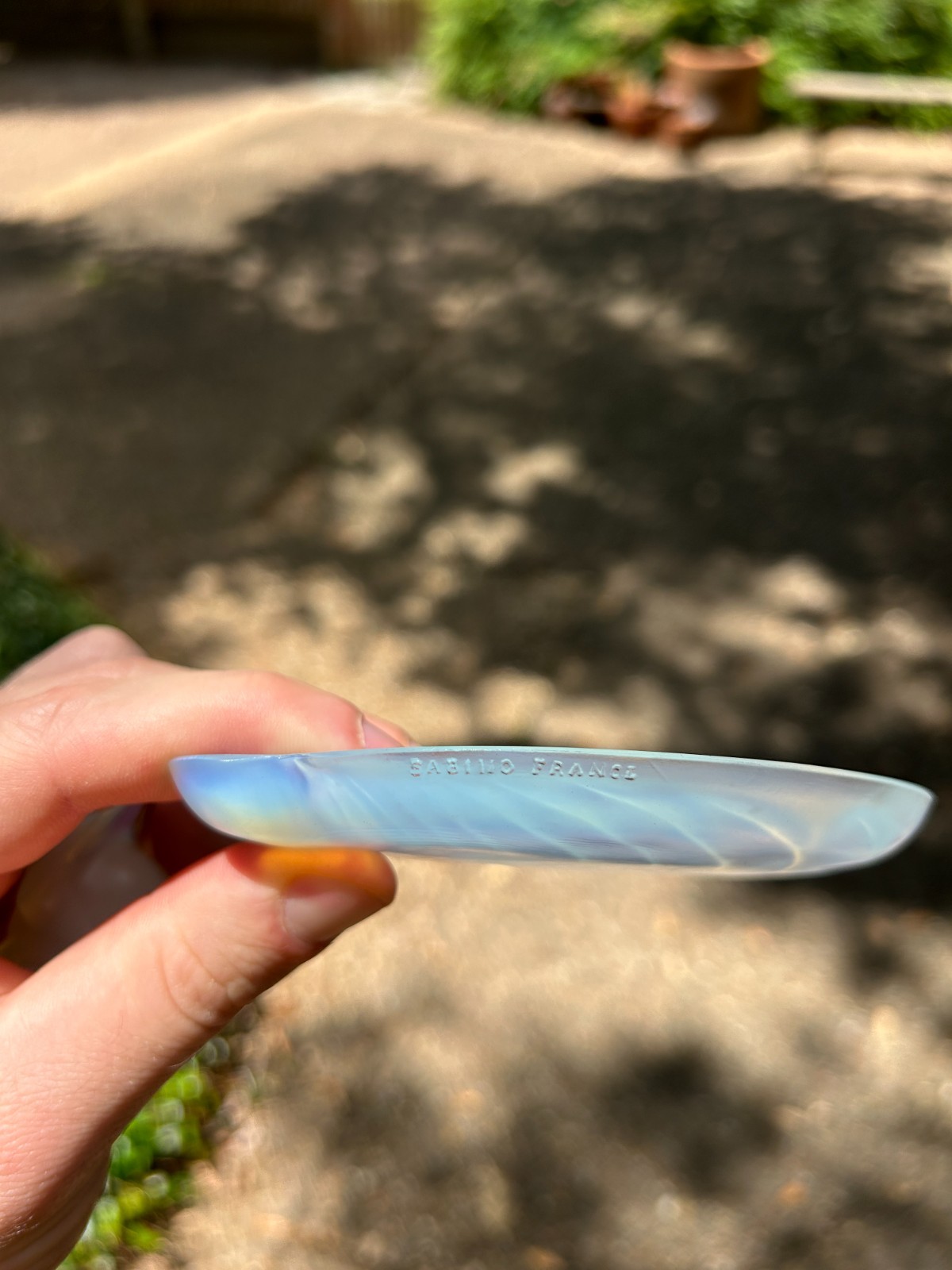 Sabino Opalescent Glass Pond Tray with Feeding Bird