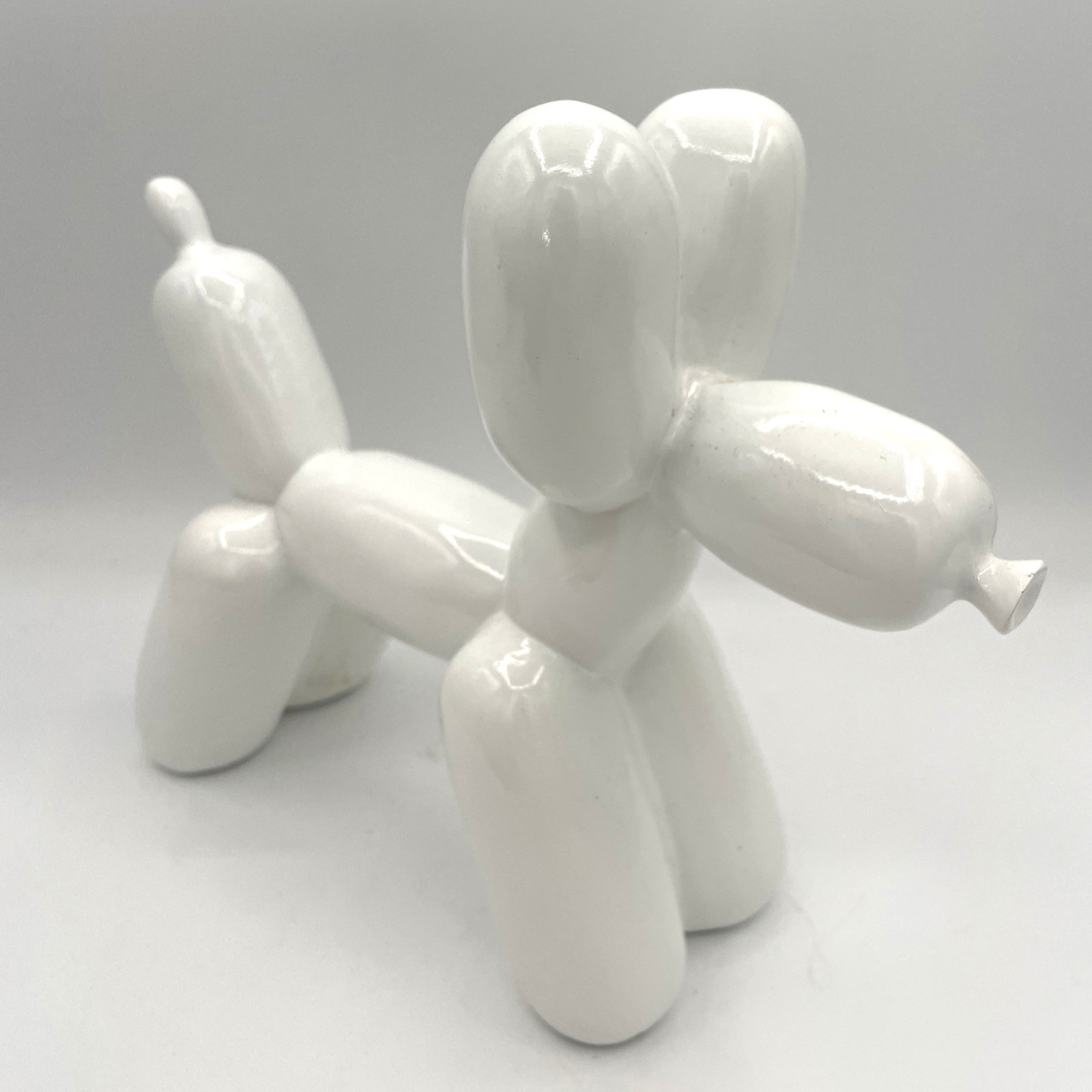 Balloon Dog Pop Art Figurine – White Resin Decor Statue